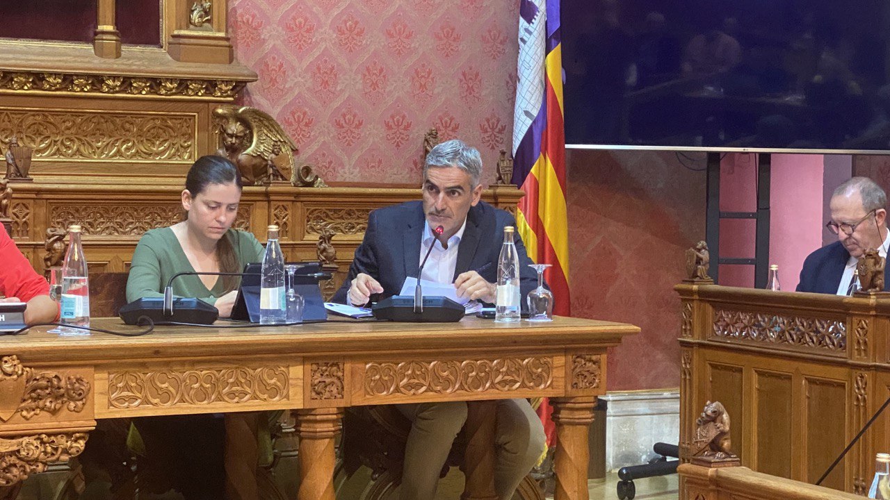 El conseller Josep Lluís Colom, al Ple del Consell de Mallorca
