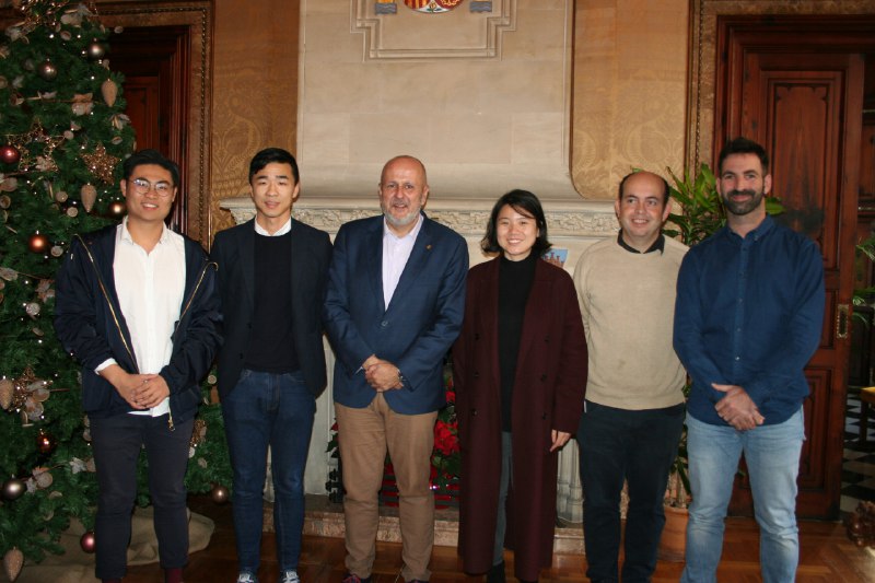 El president Ensenyat amb els representants de l'Associació d'empresaris xinesos de les Illes Balears