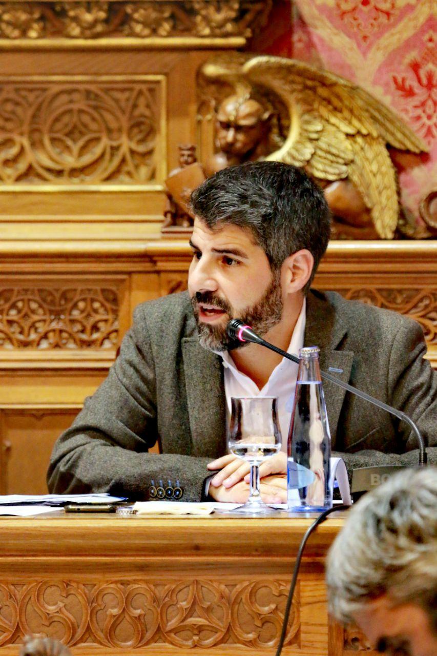 Javier de Juan comparece en el Pleno del Consell para explicar la política del IMAS en materia de menores tutelados