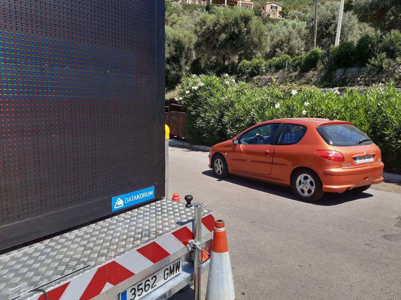 El Departamento de Movilidad e Infraestructuras instala la primera estación móvil de aforos para controlar los accesos a cala Deià