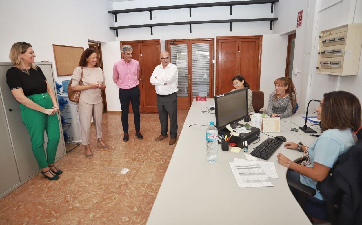 Foto de arxiu de la visita de la presidenta Catalina Cladera i el conseller Josep Lluís Colom a l'EMAP