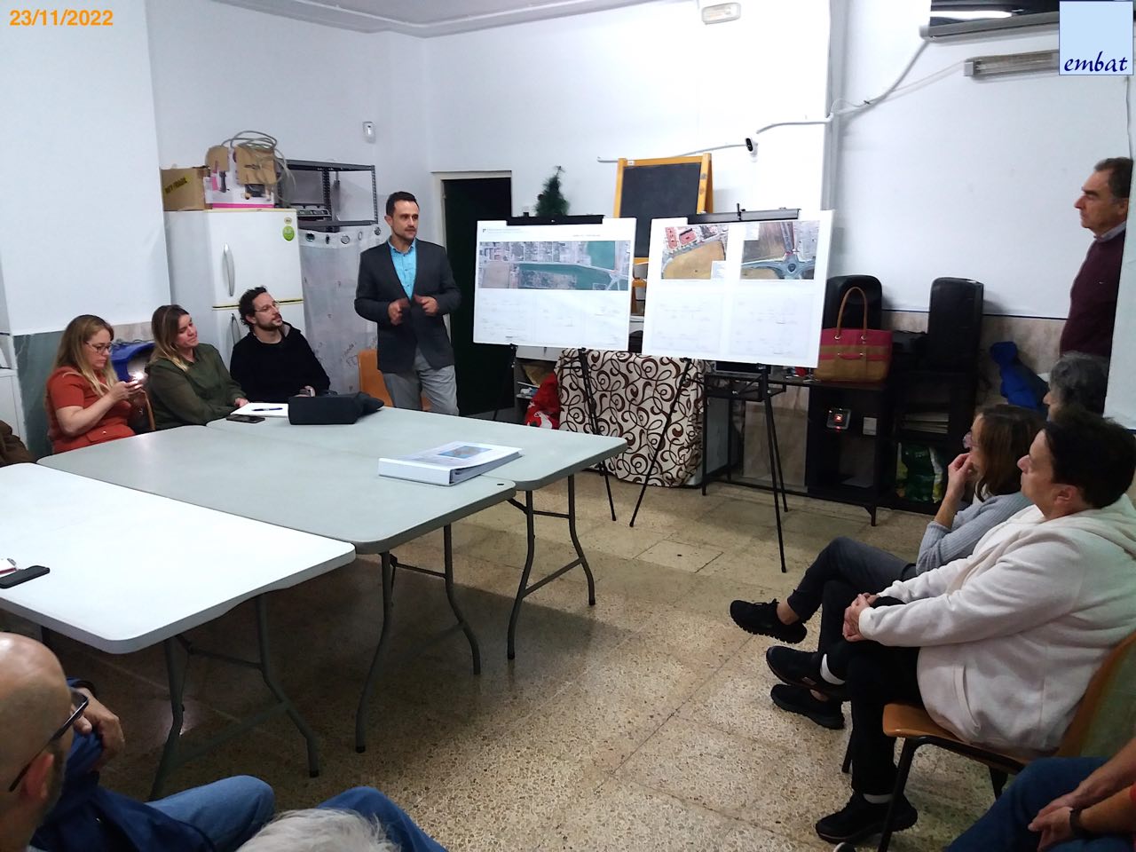 Imatge d'una de les reunions entre el conseller Sevillano i els veïns i veïnes de la zona del Camí Salard