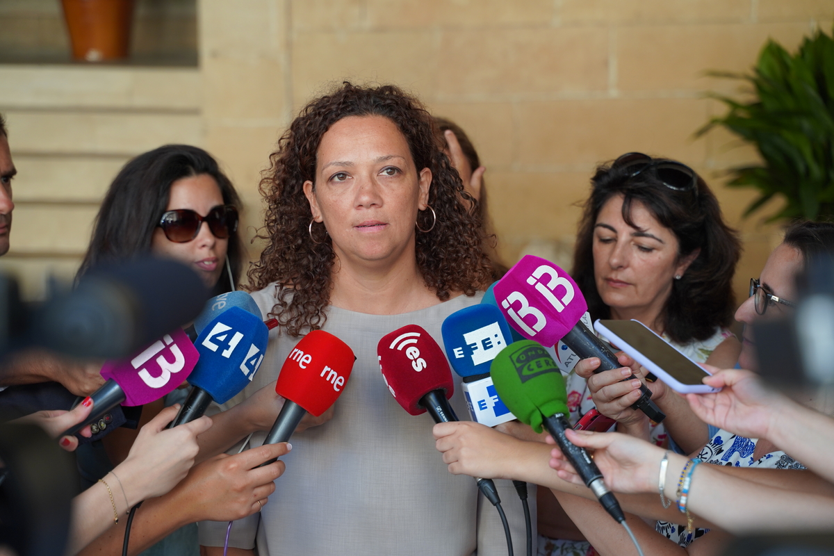 La presidenta del Consell de Mallorca, Catalina Cladera, atén el mitjans de comunicació