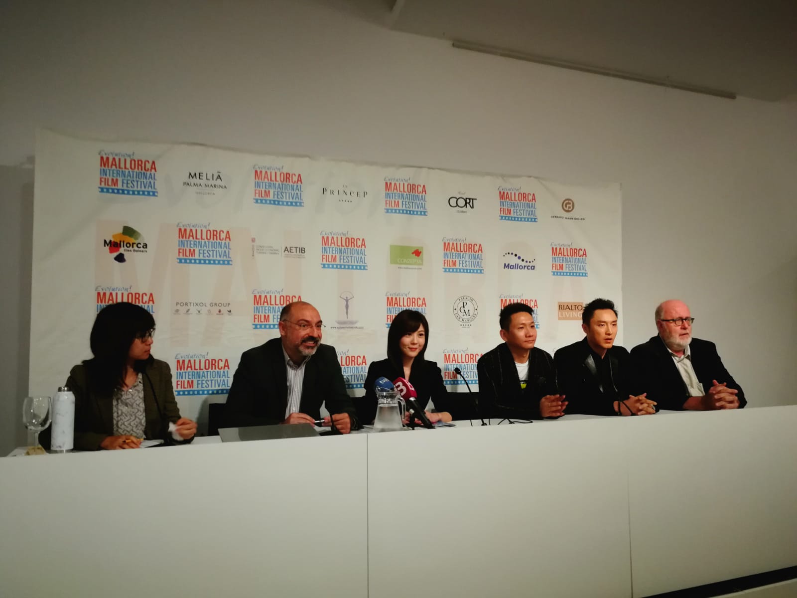 El conseller Serra durant la roda de premsa de la Mallorca Film Commission.