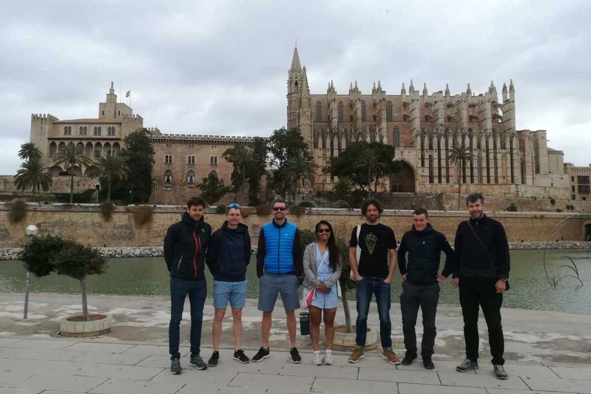 Periodistas especializados en ciclismo durante la visita a Palma