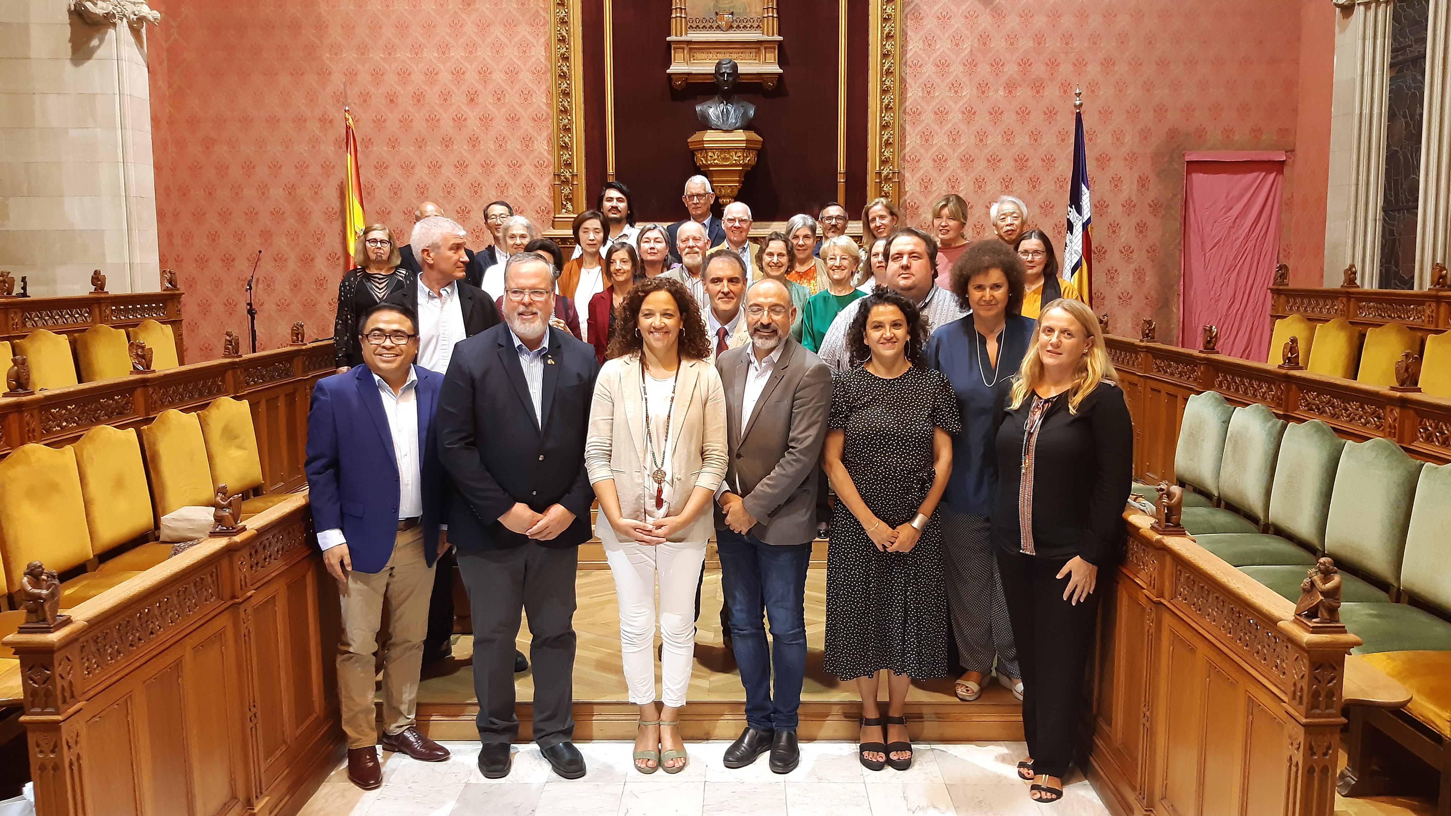 La presidenta amb els experts d'ICOMOS i les autoritats del Consell i Ajuntament de Palma.