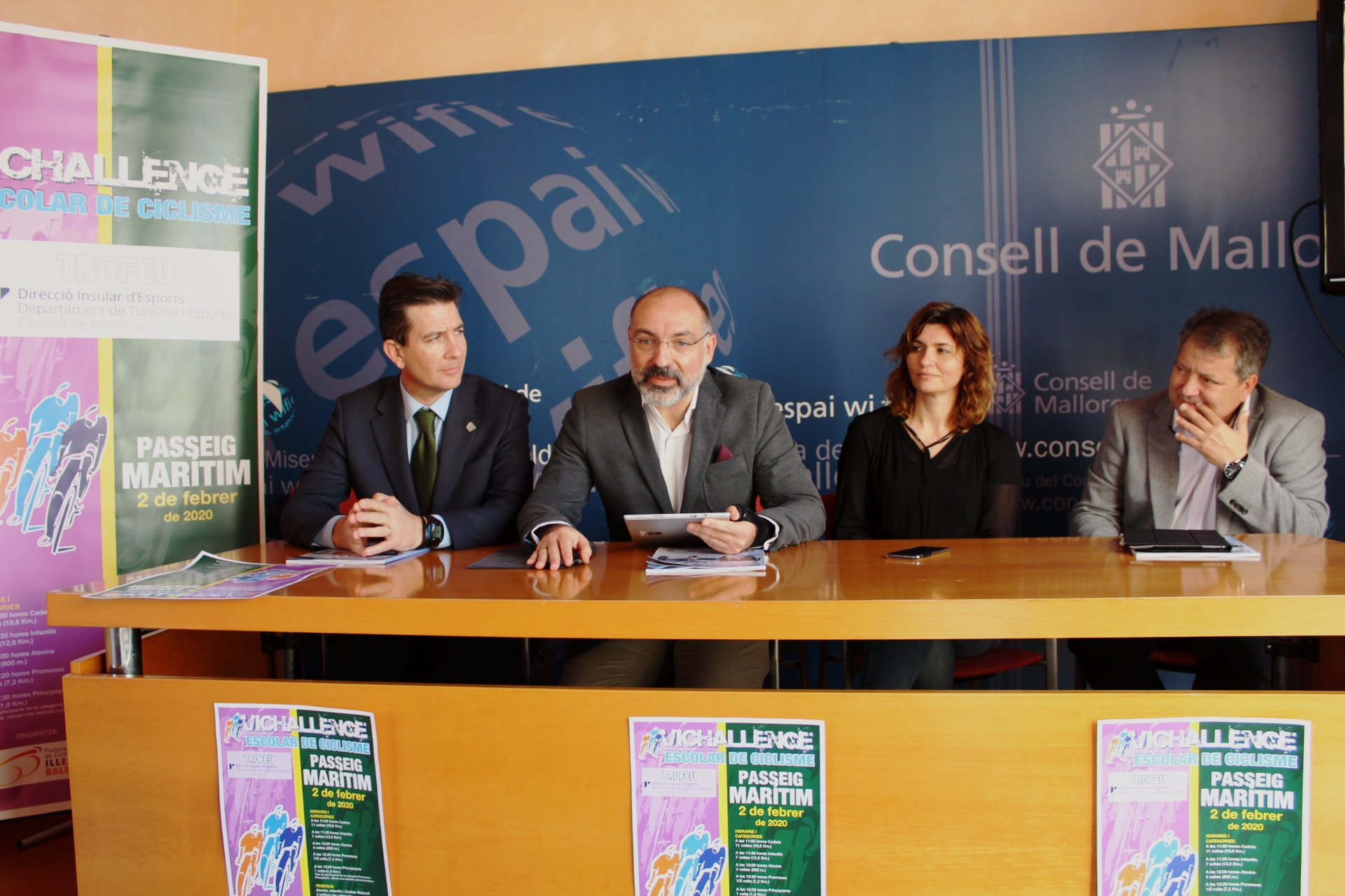 Fernando Gilet, Andreu Serra, Marga Portells  i Manuel Hernández en un moment de la presentació de la VI Challenge Escolar.