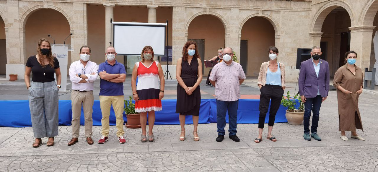 Foto de família de la presentació dels llibres dels Premis Mallorca de creació literària 2019