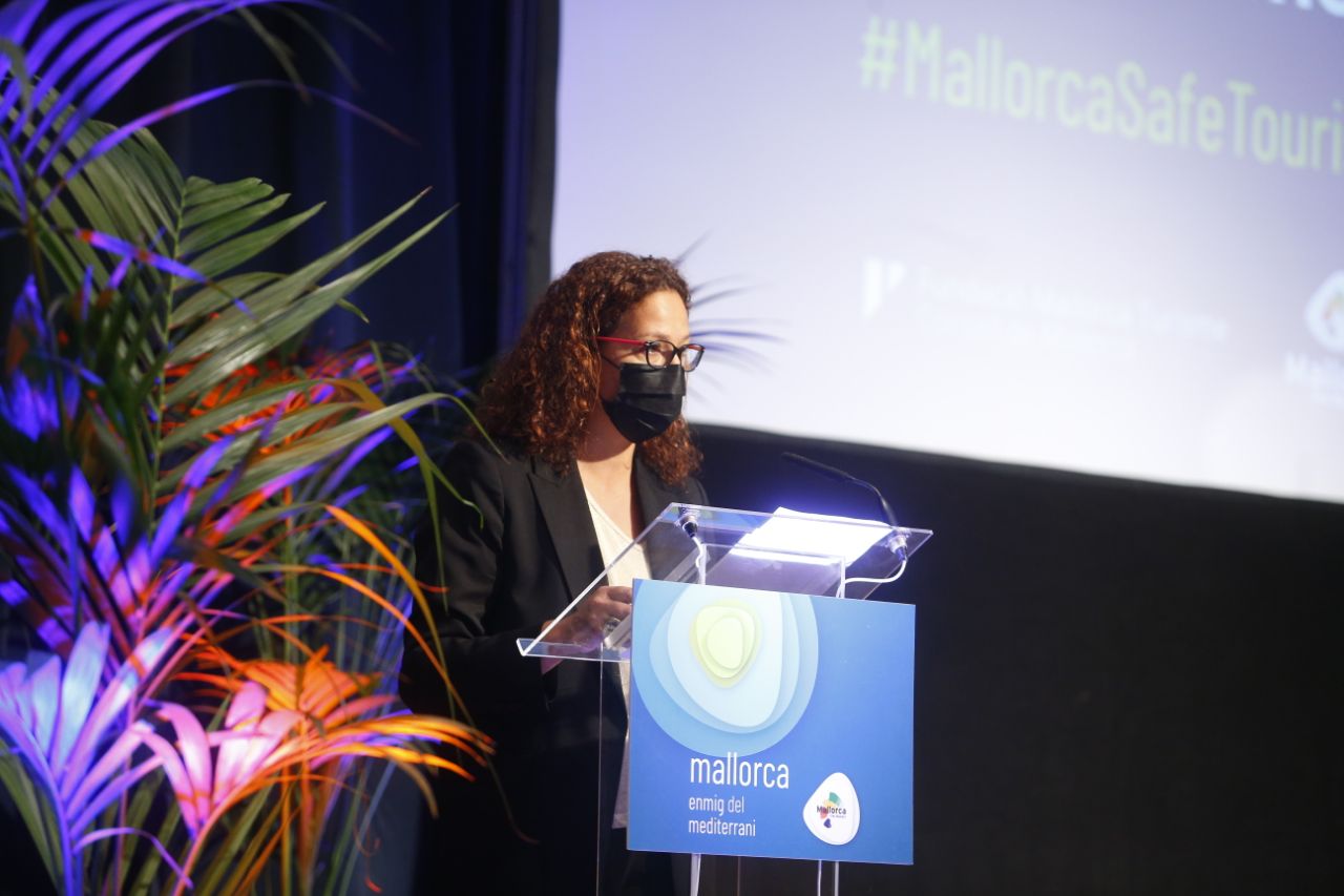 La presidenta del Consell, Catalina Cladera, ha inaugurat el fòrum «Mallorca Turisme Segur».