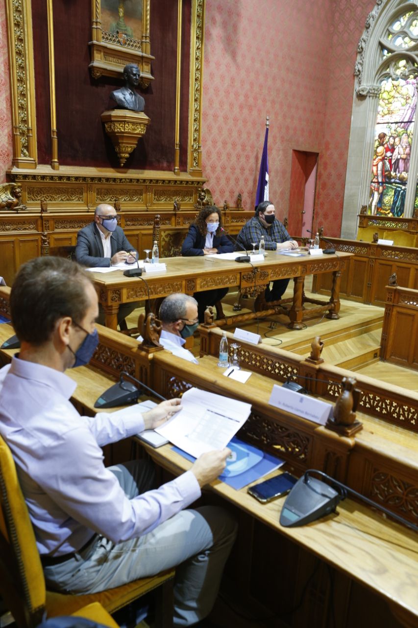 La presidenta del Consell de Mallorca, Catalina Cladera, ha presidit la constitució del comitè assessor de l’Observatori de Turisme Sostenible, que serà l’encarregat de fer el seguiment del procés de creació d’aquest òrgan. 
