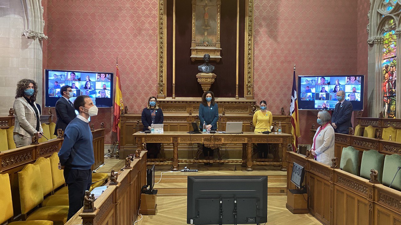 Minut de silenci al Ple del Consell de Mallorca.