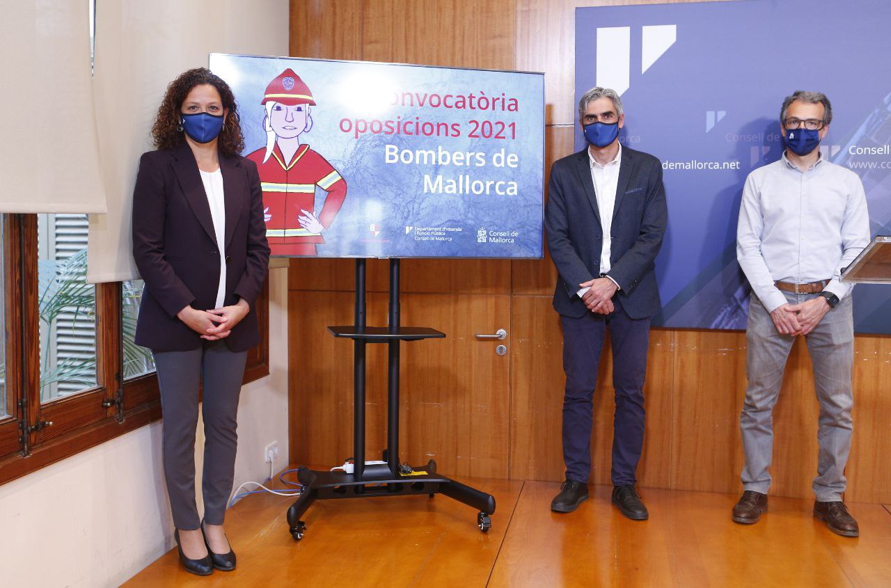 La roda de premsa de presentació de les oposicions al servei dels Bombers de Mallorca.