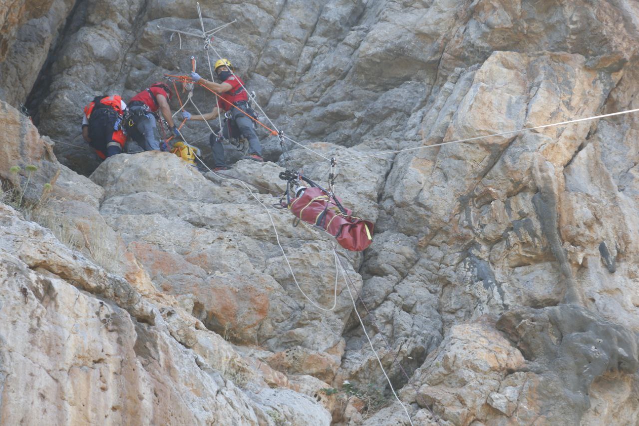 El Grup de Rescat de Muntanya dels Bombers de Mallorca durant un rescat.