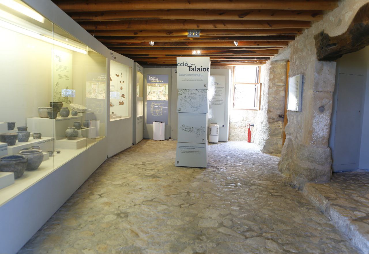 Visita al jaciment i al museu arqueològic de Son Fornés.