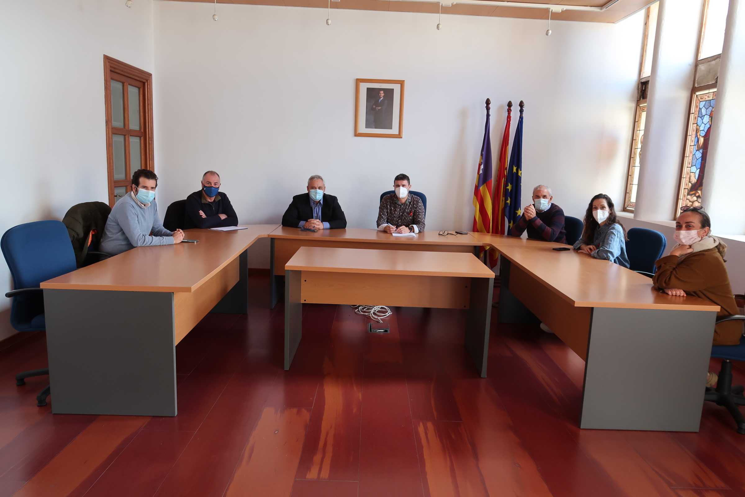 Reunió del conseller de Promoció Econòmica i Desenvolupament Local, Jaume Alzamora, amb el batle de l’Ajuntament d’Artà, Manolo Galán.