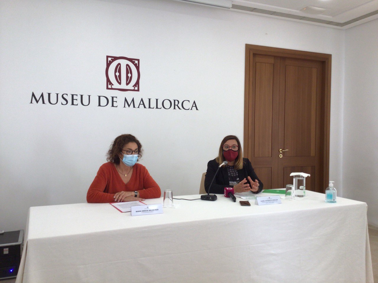 La vicepresidenta i consellera de Cultura, Patrimoni i Política Lingüística, Bel Busquets, ha presentat avui el protocol d’entrega de material arqueològic i paleontològic al Museu de Mallorca.