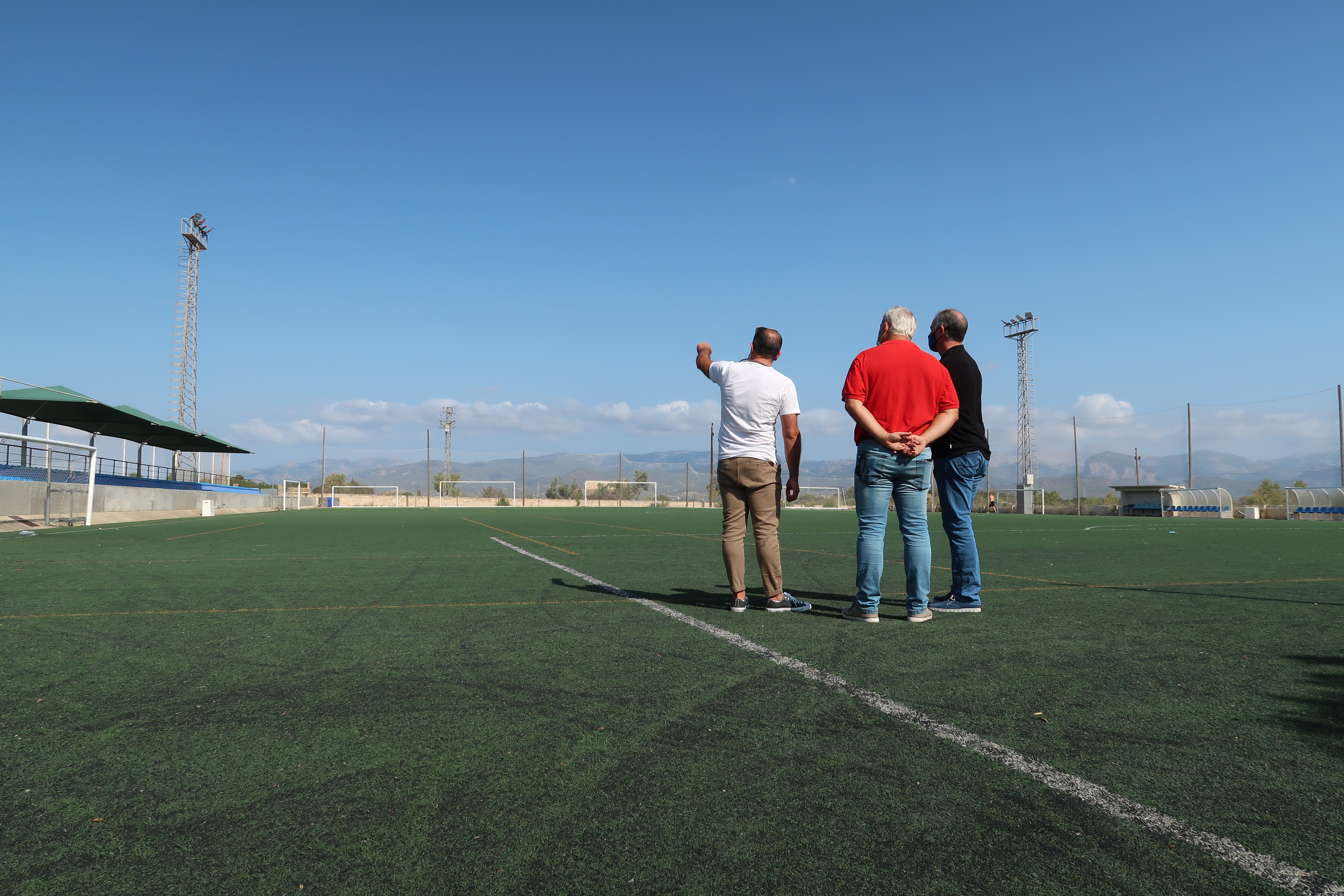El Ajuntament de Santa Eugènia ha sustituido la iluminación de las cuatro torres de este campo de futbol por uno de más sostenible gracias a la aportación del Consell de Mallorca.