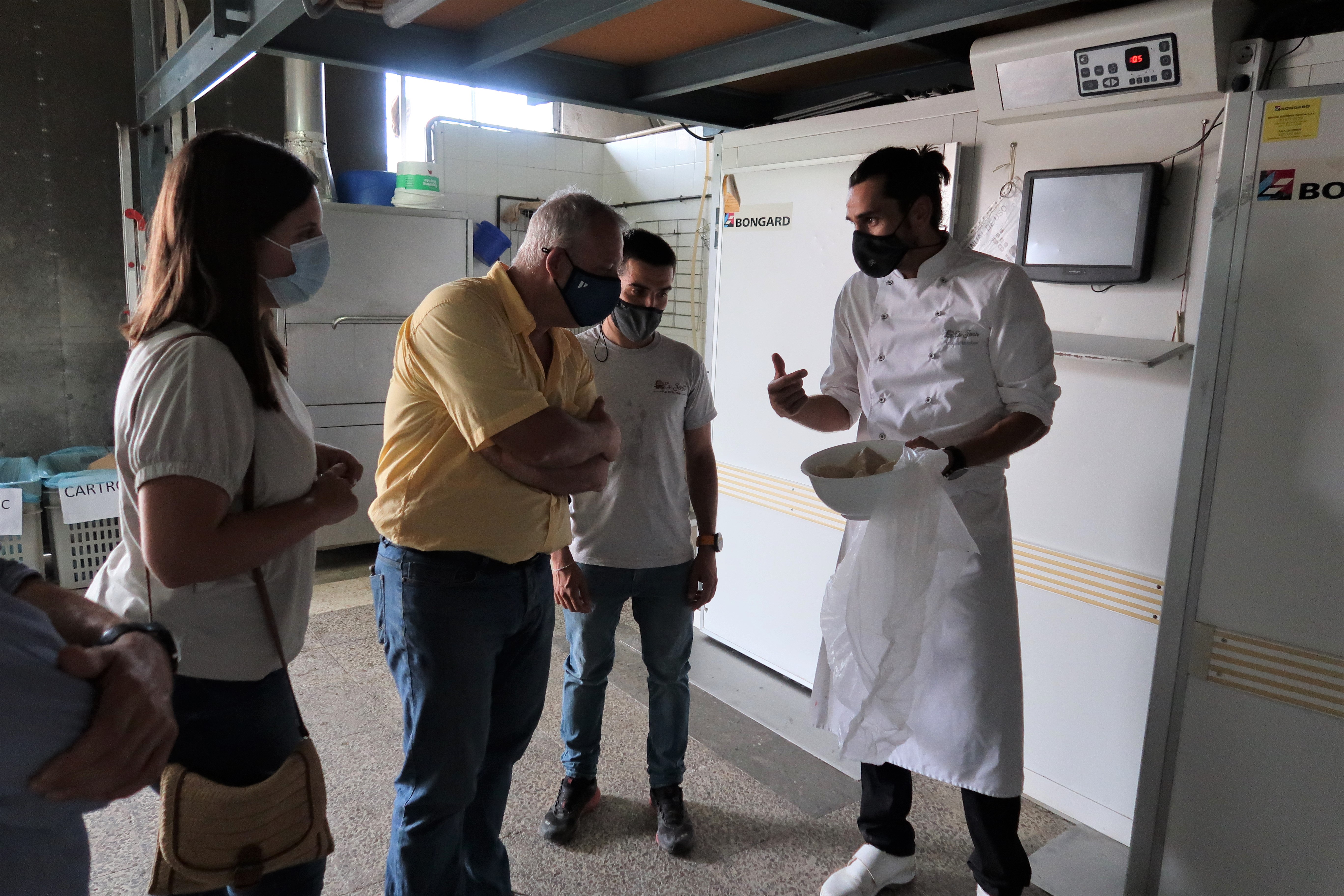 Maties Miralles, finalista de la Copa del Mundo del Panettone, explica el proceso de elaboración de este dulce típico de Italia y que el ha introducido en Es Forn.