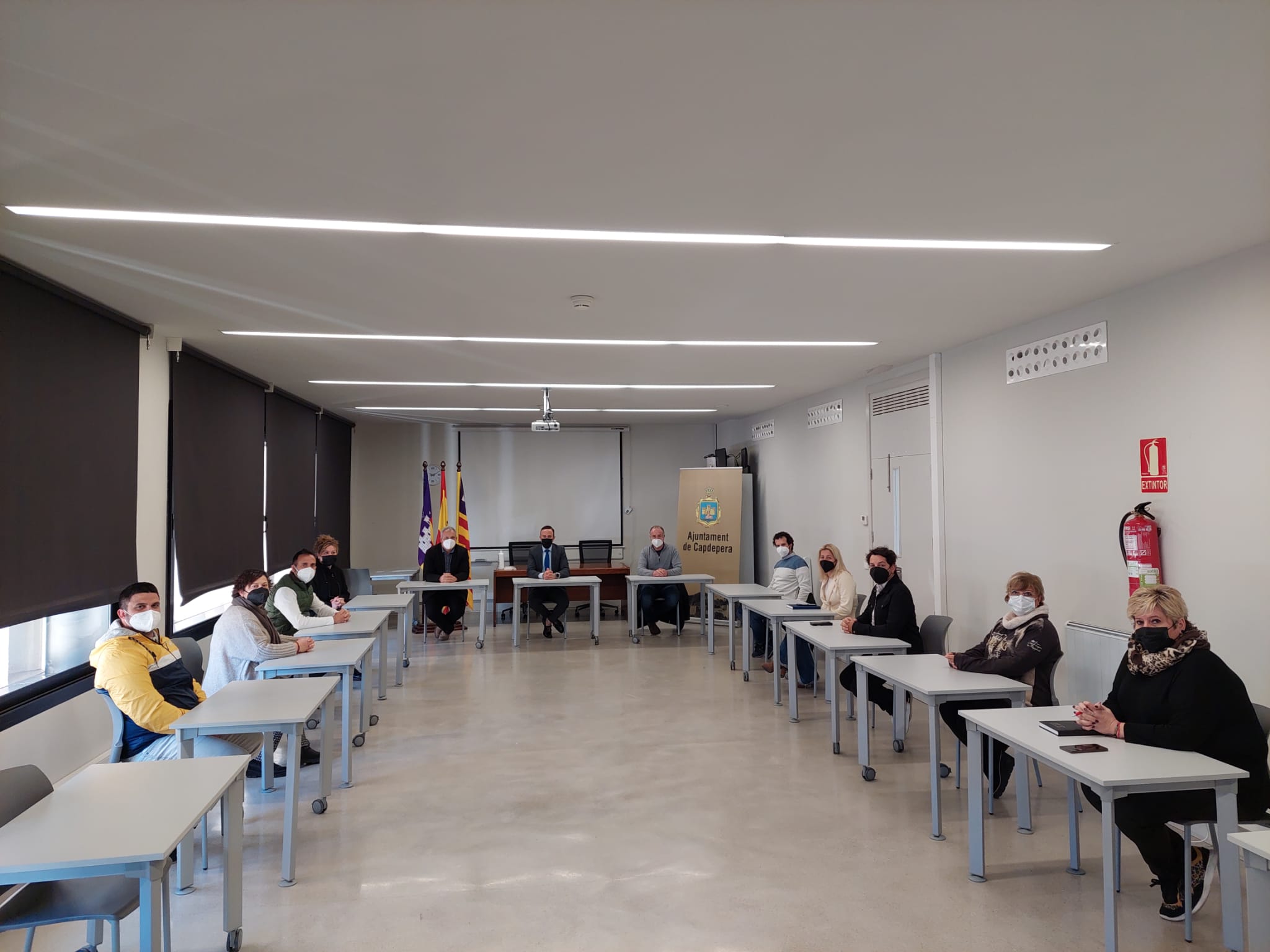 Reunión entre representantes de Desenvolupament Local del Consell de Mallorca y del Ayuntamiento de Capdepera.