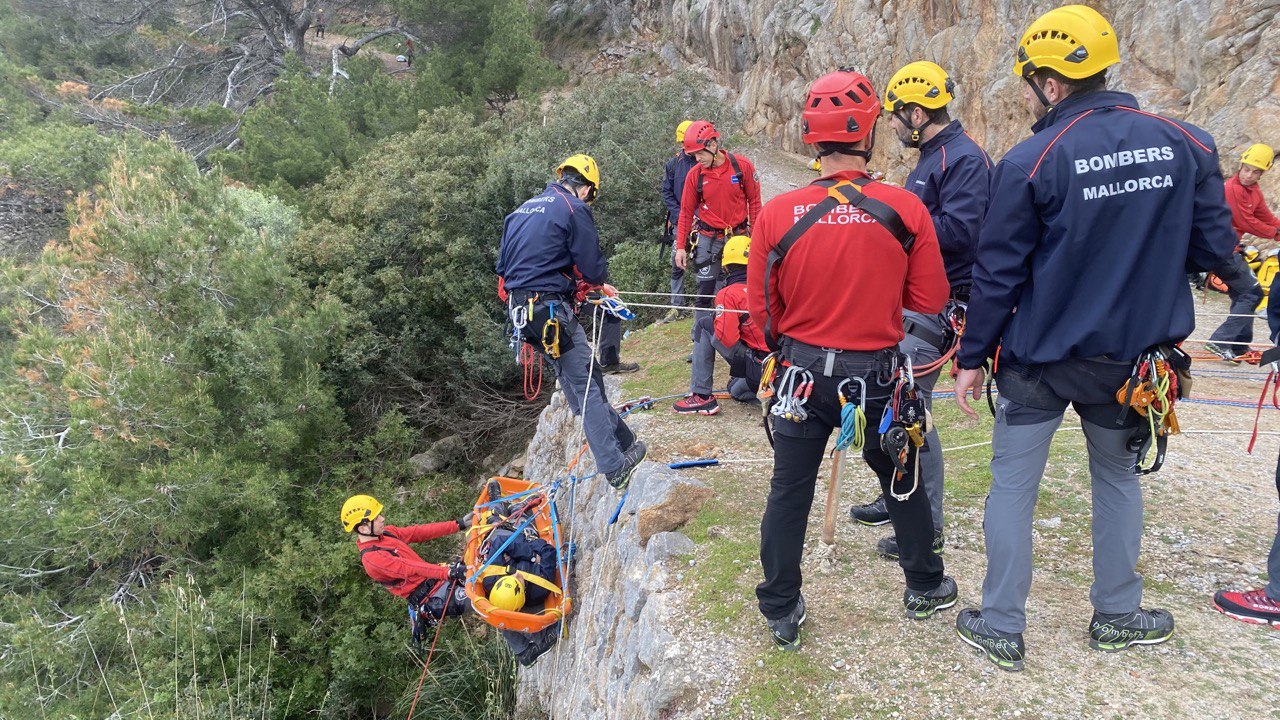 Jornada de formación conjunta del Grup de Rescat de Muntanya de los Bombers de Mallorca.