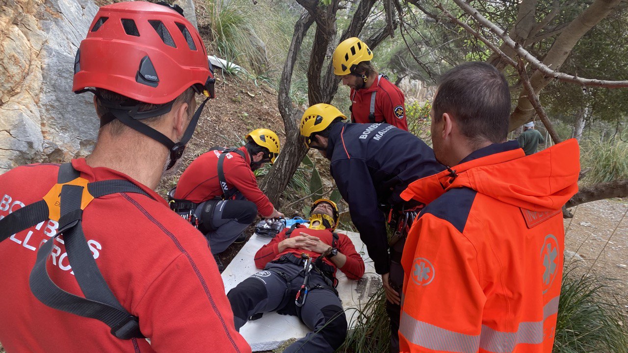 Jornada de formació conjunta del Grup de Rescat de Muntanya dels Bombers de Mallorca.