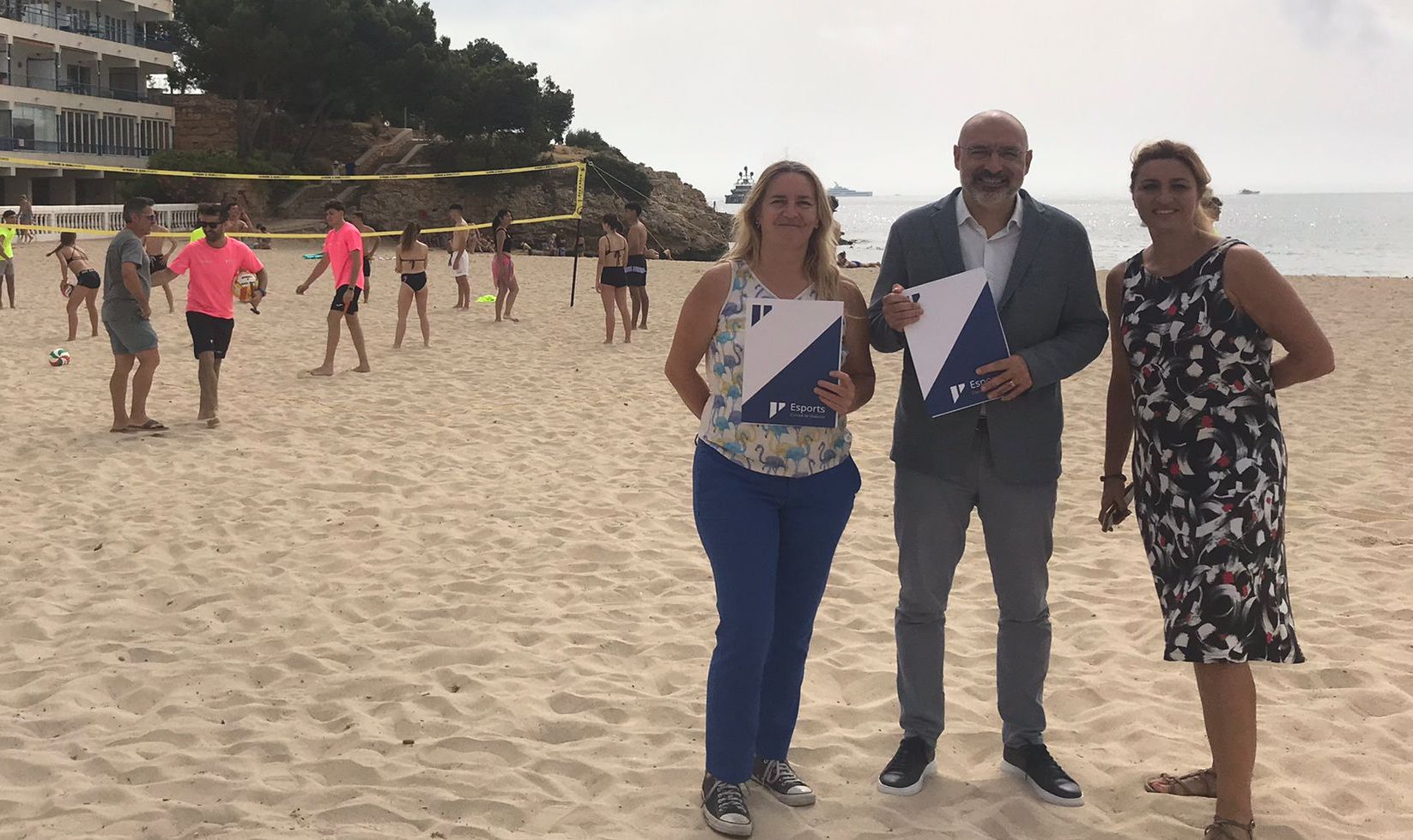 Signatura del conveni per a la dinamització dels esports de platja a Calvià.