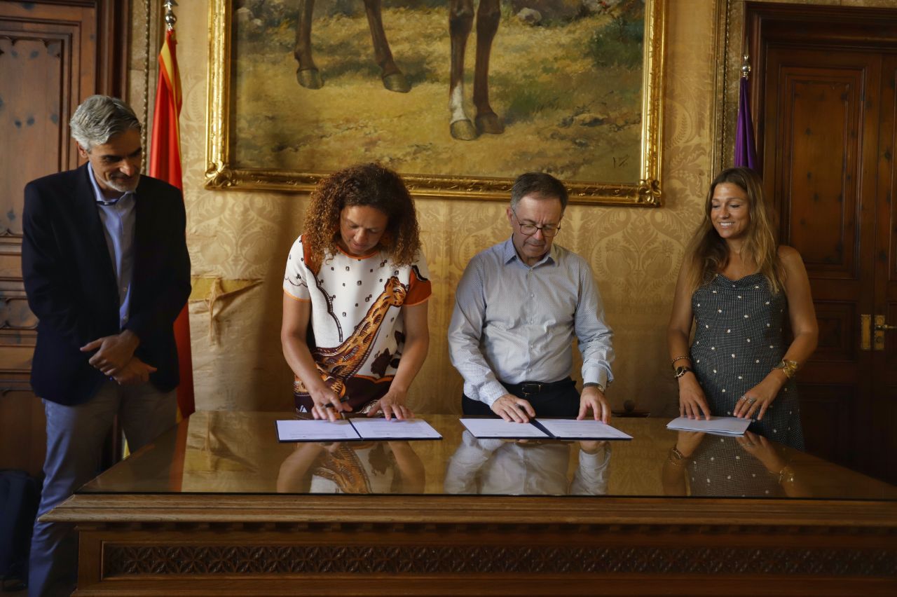 Signatura del conveni entre el Consell i l'IBAVI.