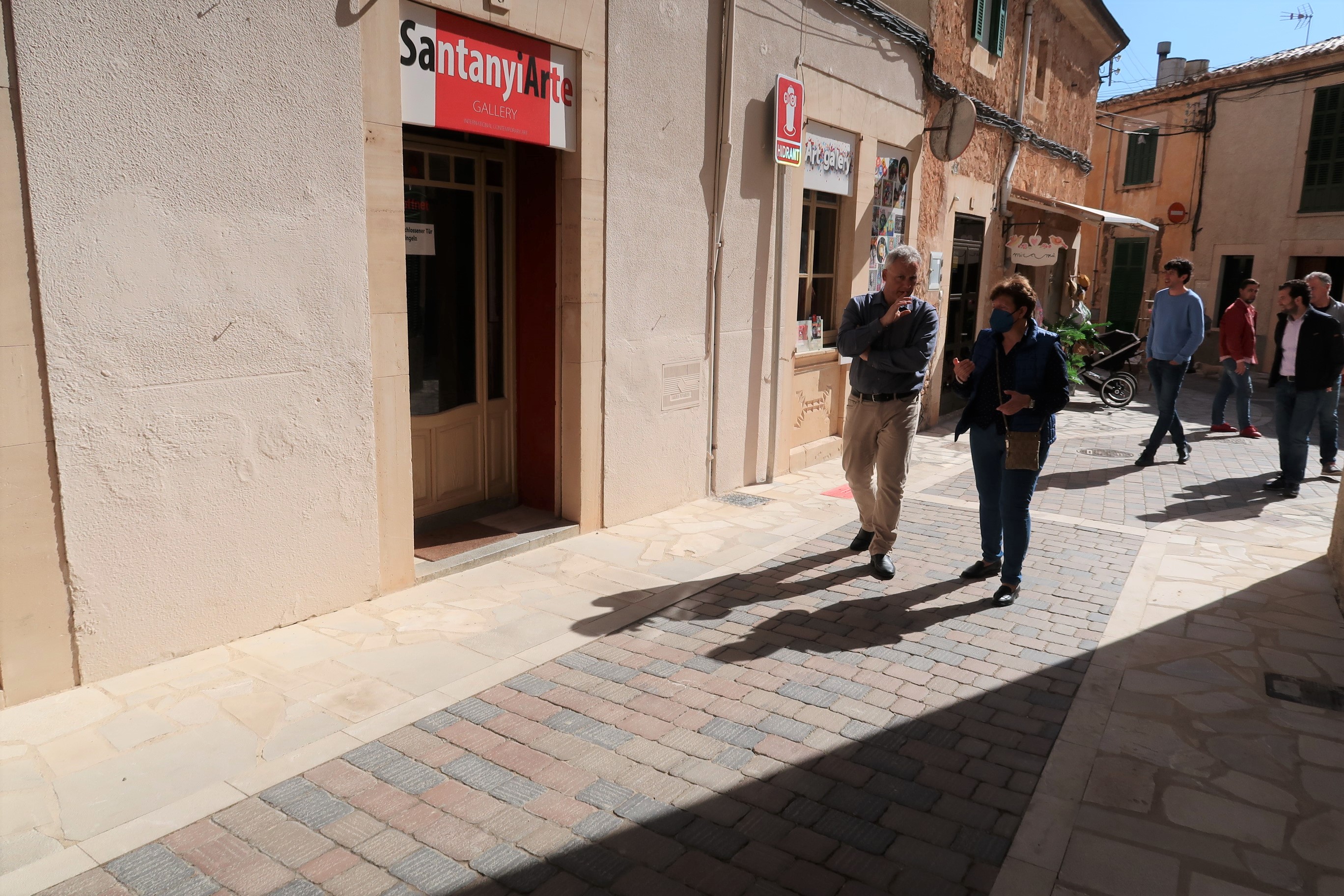 La reforma i condicionament del carrer del Sol de Santanyí ha afectat principalment a l’accessibilitat. 