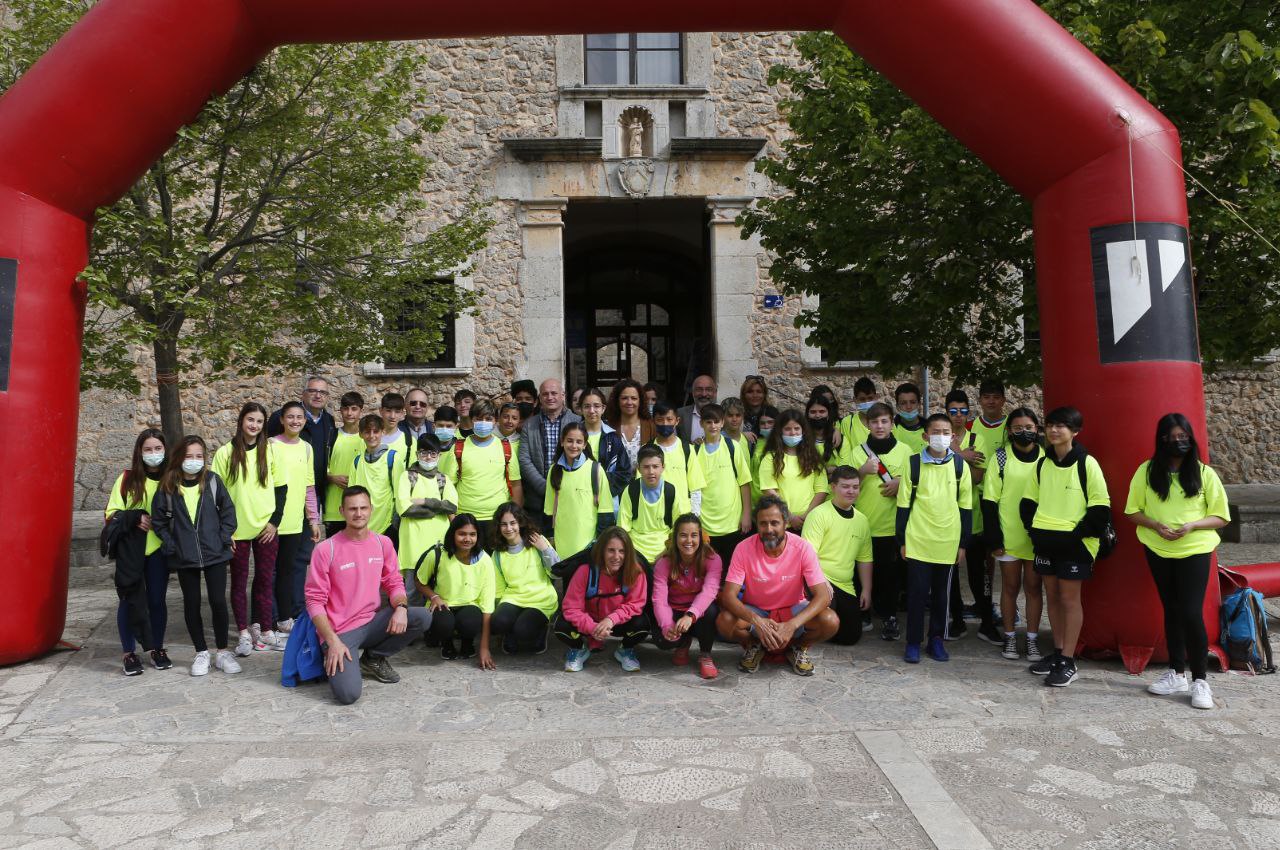 El acto ha empezado a las 10.00 horas de la mañana con la saldia de un grupo de 55 niños del centro escolar Sant Francesc d’Assís de Manacor, que han participado en la actividad de senderismo 'Suma’t'.