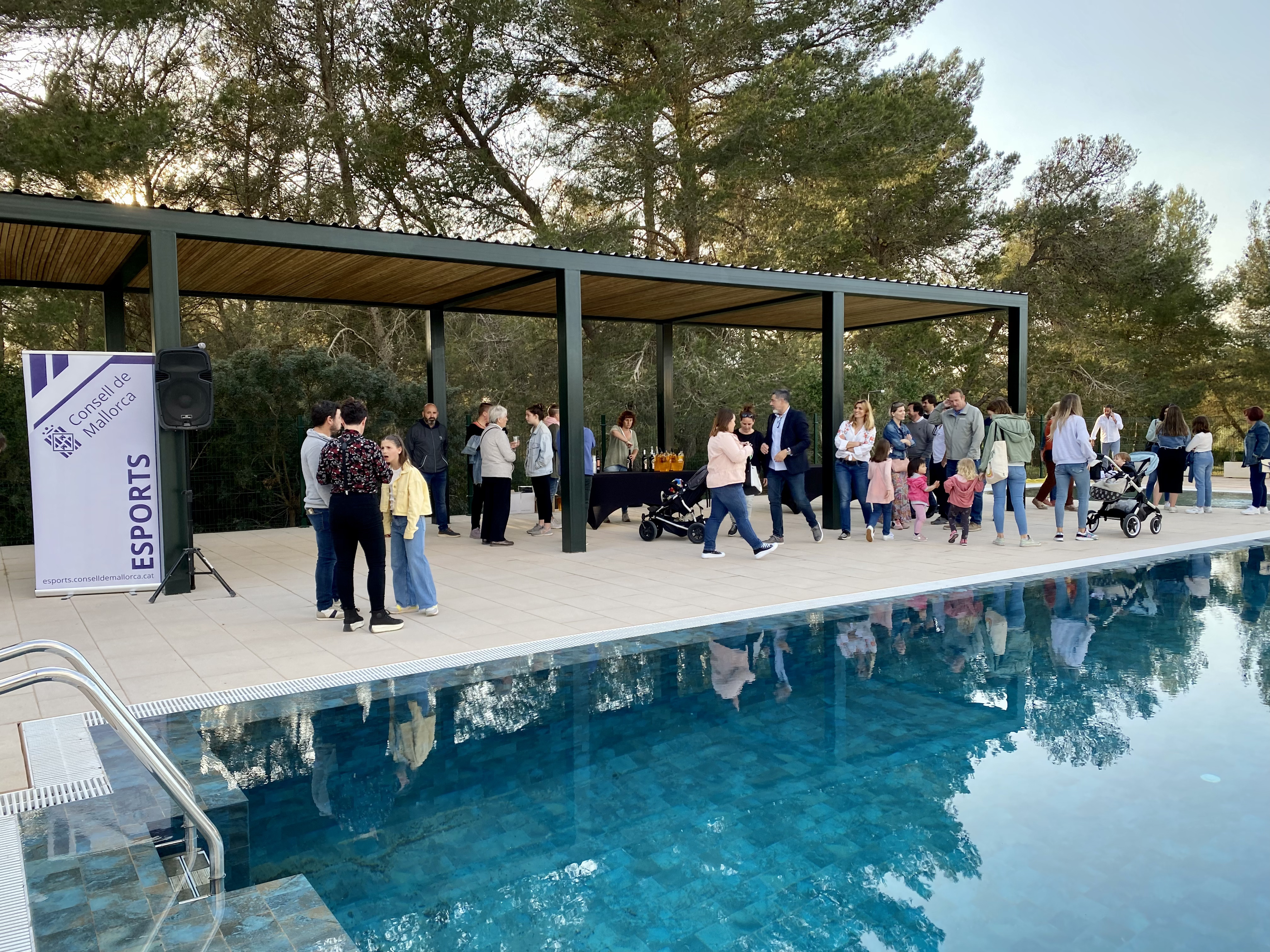 Presentació de la reforma integral de les instal·lacions de la piscina municipal de Lloret de Vistalegre.
