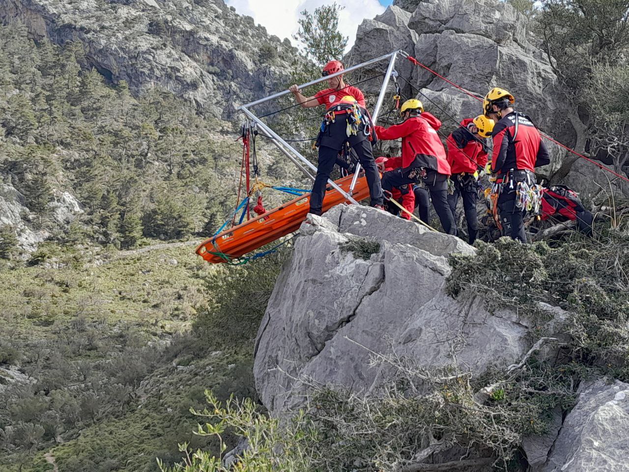 Jornada de formació conjunta del Grup de Rescat de Muntanya dels Bombers de Mallorca a Tossals Verds.