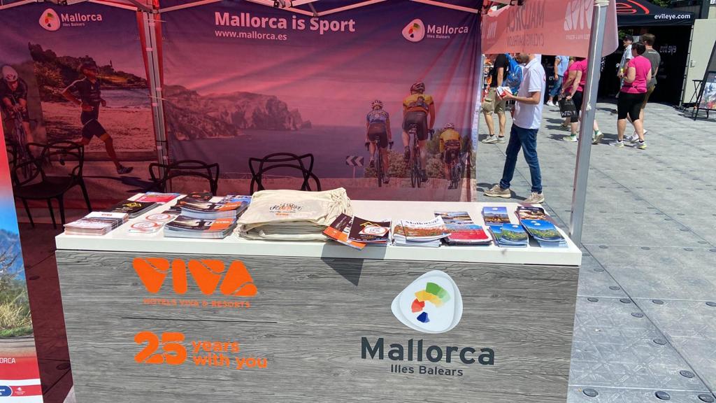 El stand de Mallorca Turisme en la Challenge Roth 2023.