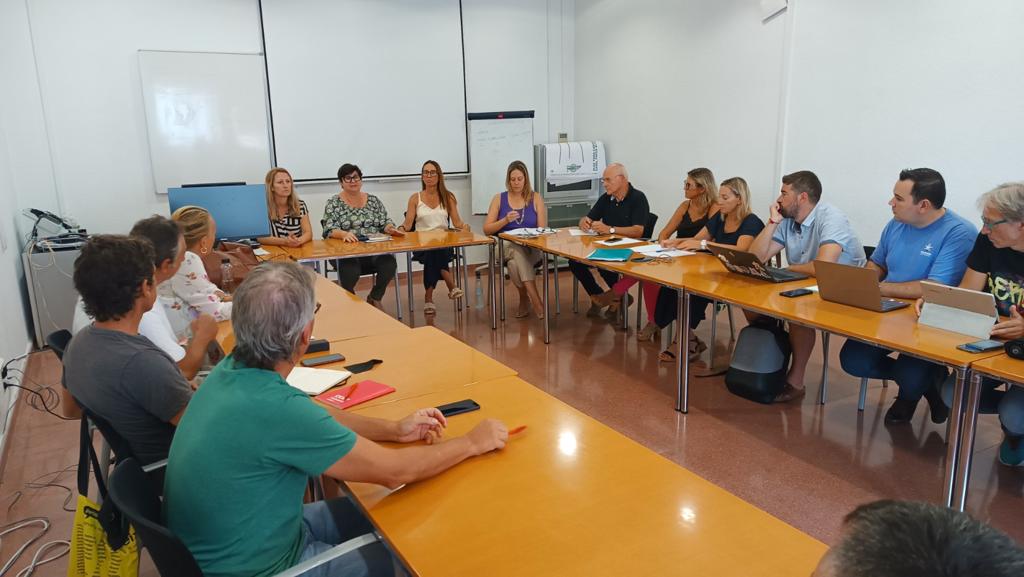 Reunió de la consellera d’Hisenda i Funció Pública, Pilar Bonet, amb els portaveus dels cinc sindicats que tenen representació al Consell.