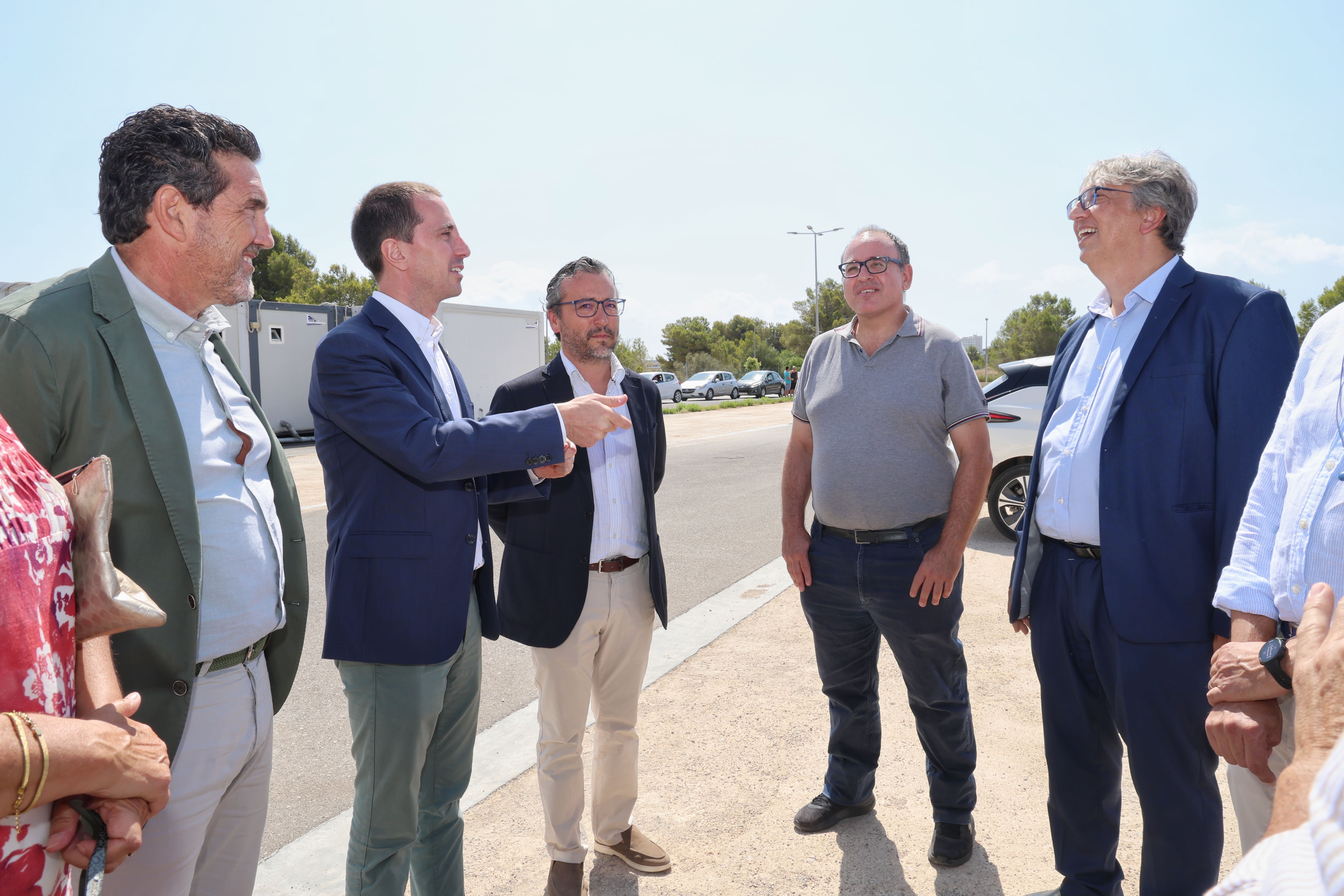El president del Consell de Mallorca i el conseller de Territori, Mobilitat i Infraestructures visiten l'estació mòbil de l'ITV a Calvià. 