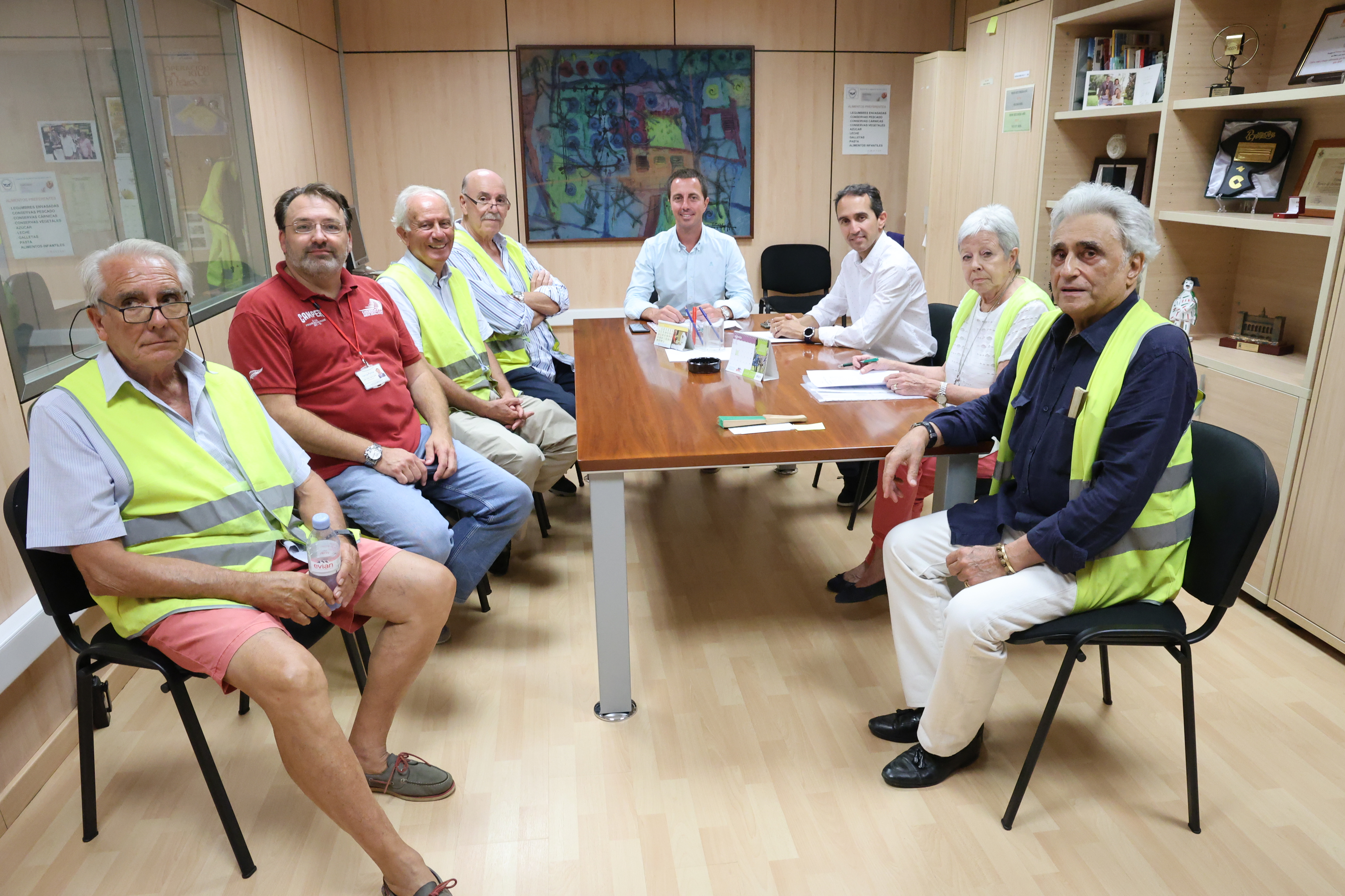 El president del Consell de Mallorca, Llorenç Galmés, visita el Banc d'Aliments acompanyat del conseller de Benestar Social, Guillermo Sánchez. 