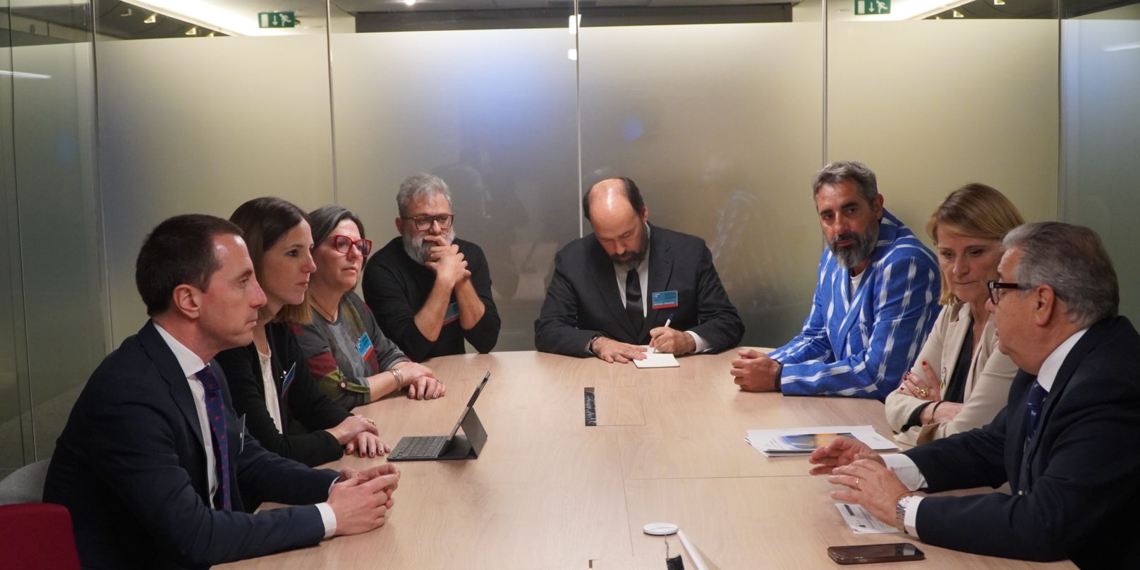 El presidente Galmés se reúne con representantes de las instituciones europeas para tramitar la protección de las telas de lenguas.