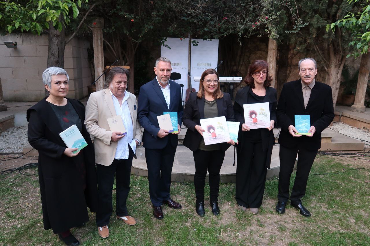 Foto de família, d’esquerra a dreta, Caterina Valriu, Carles M. Sanuy, Lluís Segura, Bel Busquets, Goretti Pérez i Manuel Brugarolas.