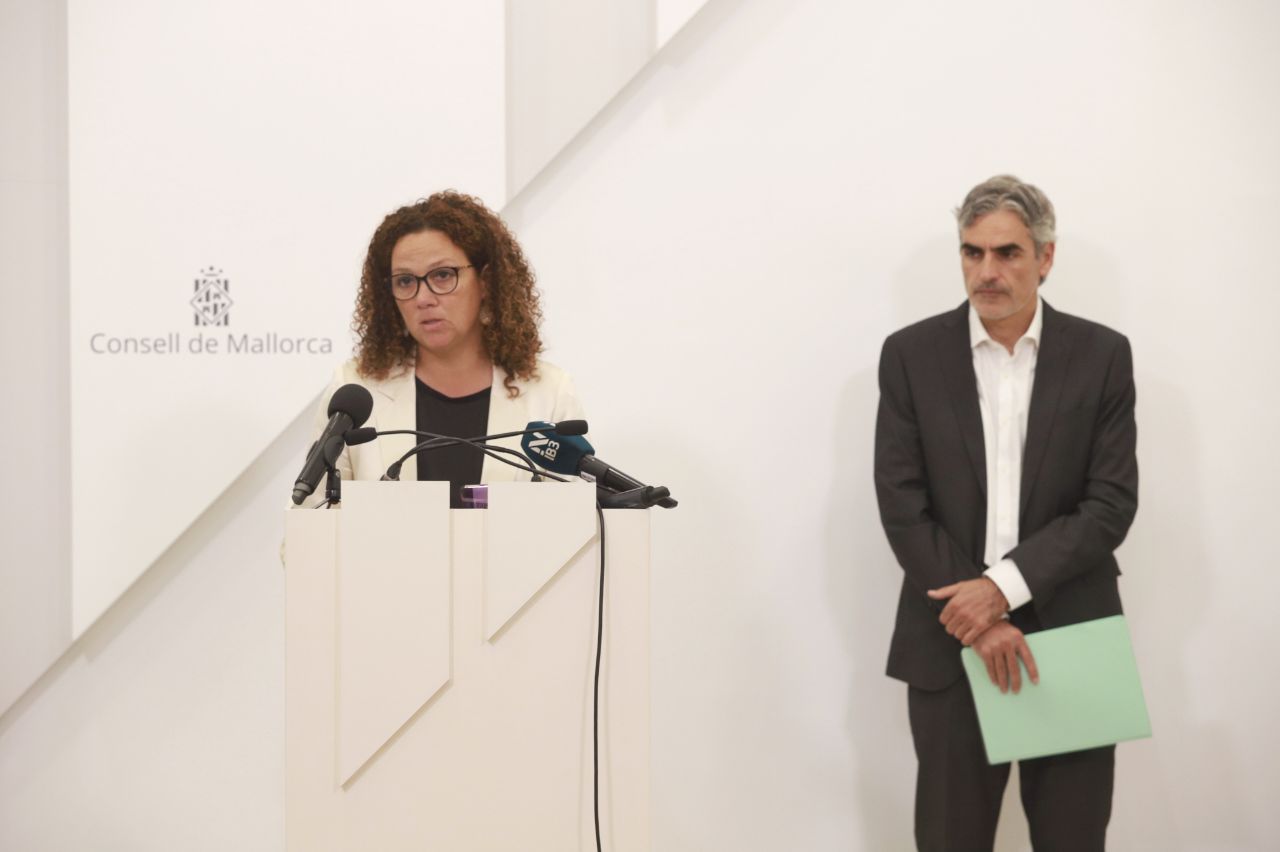 La presidenta Catalina Cladera i el conseller Josep Lluís Colom presenten els pressuposts de la institució per 2023