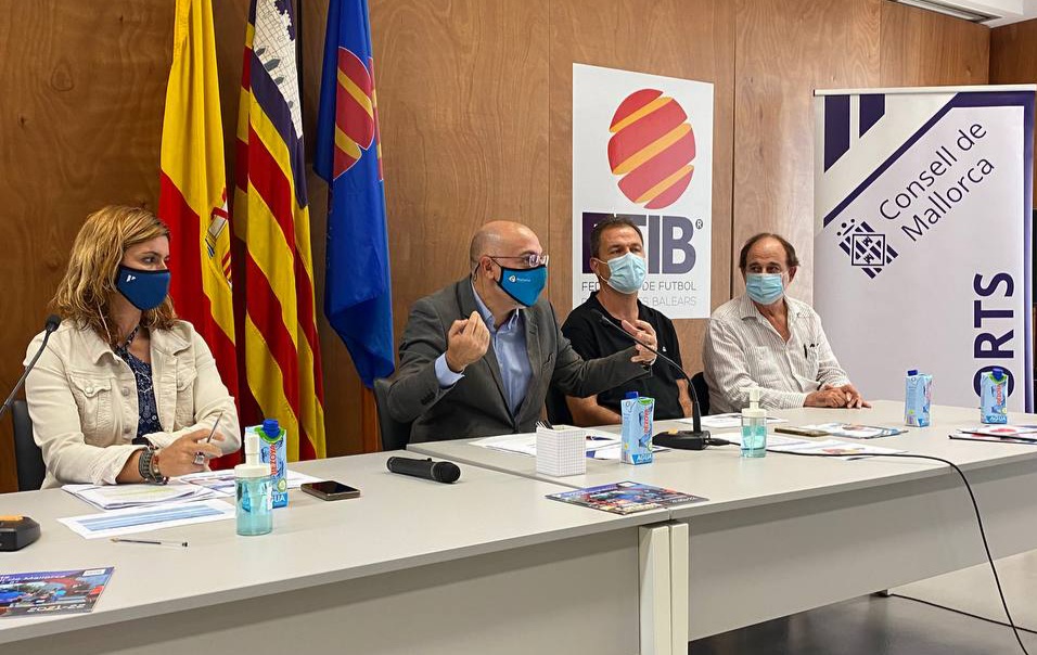 Reunió del conseller Serra amb les federacions esportives presents a Mallorca que col·laboren amb el Consell.