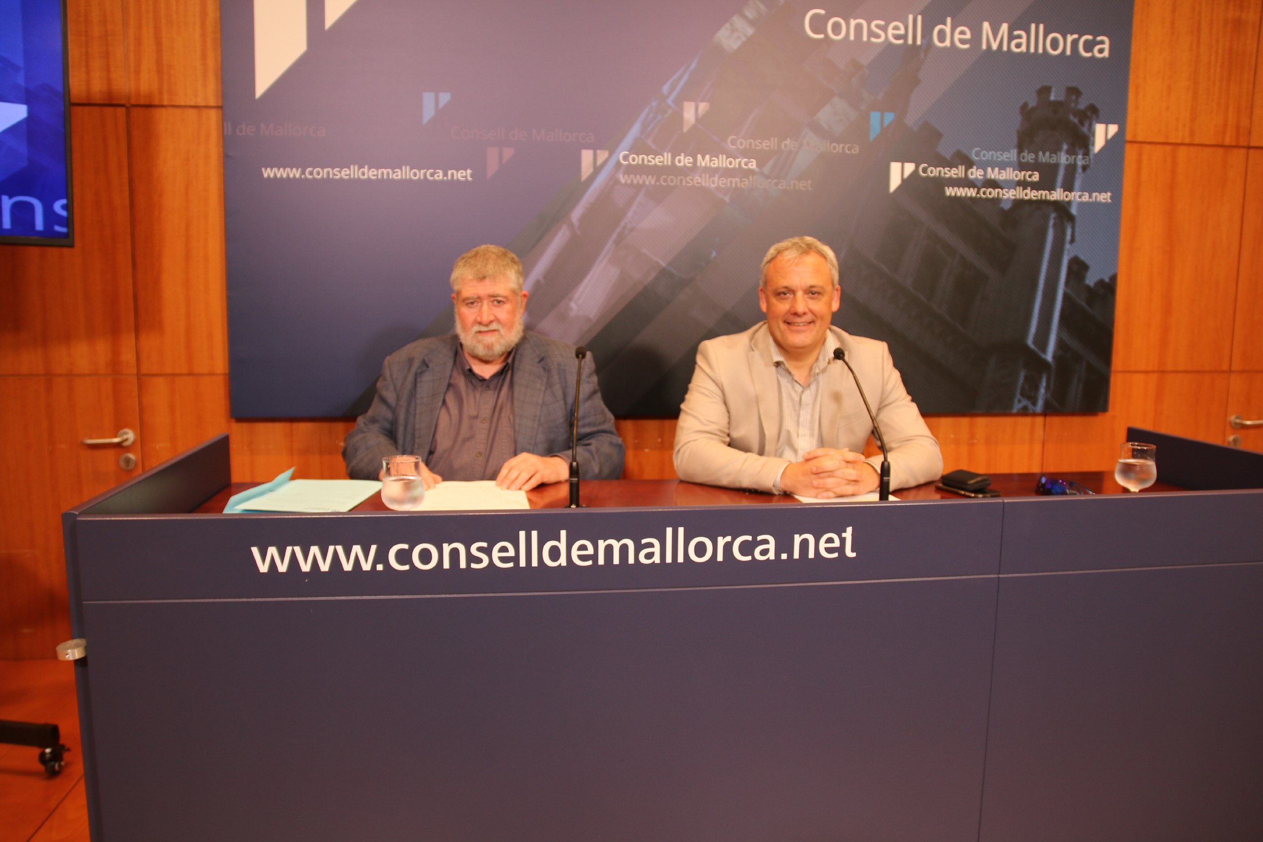 El conseller  de Promoció Econòmica i Desenvolupament Local, Jaume Alzamora, i el director insular de Promoció Econòmica i Producte Local, Joan Font.