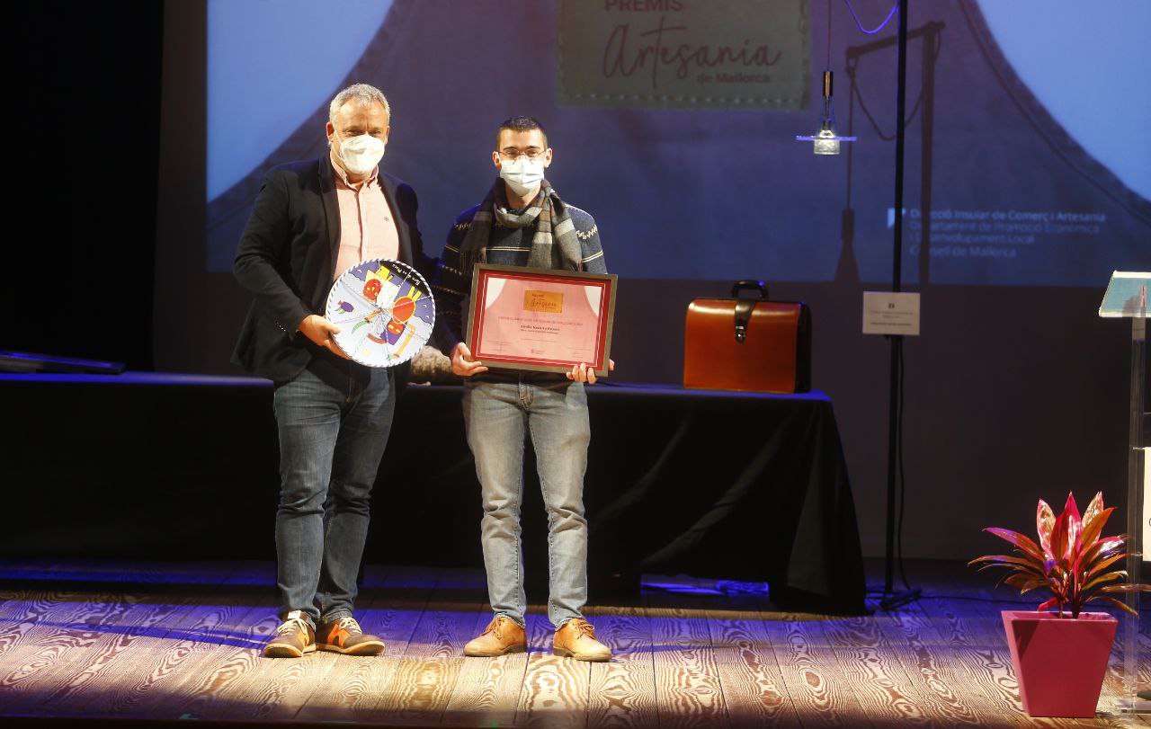 Premi Alimentació Artesana de Mallorca per a Emilio Navarro i el seu gató d’ametlla mallorquí.