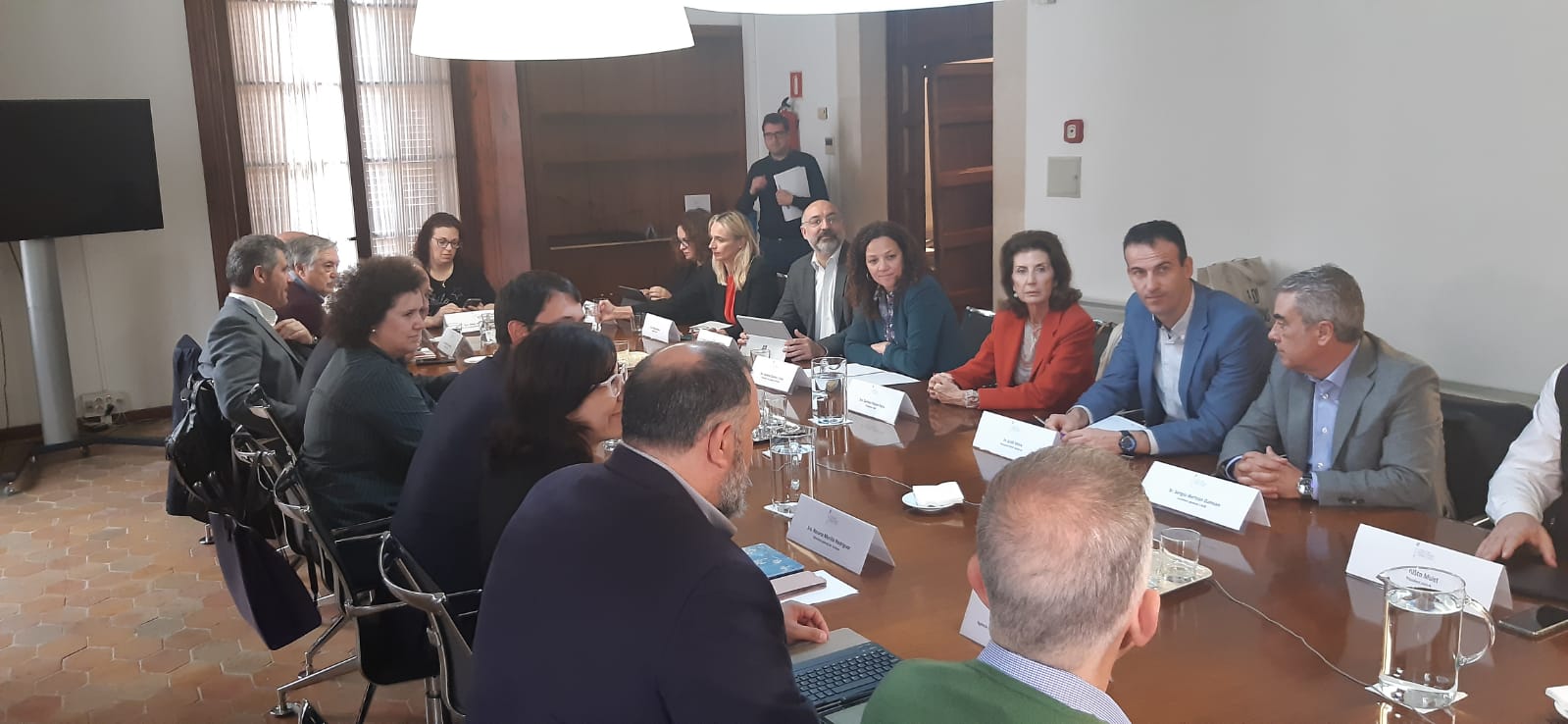 La presidenta del Consell, Catalina Cladera, i el conseller de Turisme i Esports, Andreu Serra, han participat en la reunió de coordinació convocada pel Govern de les Illes Balears.