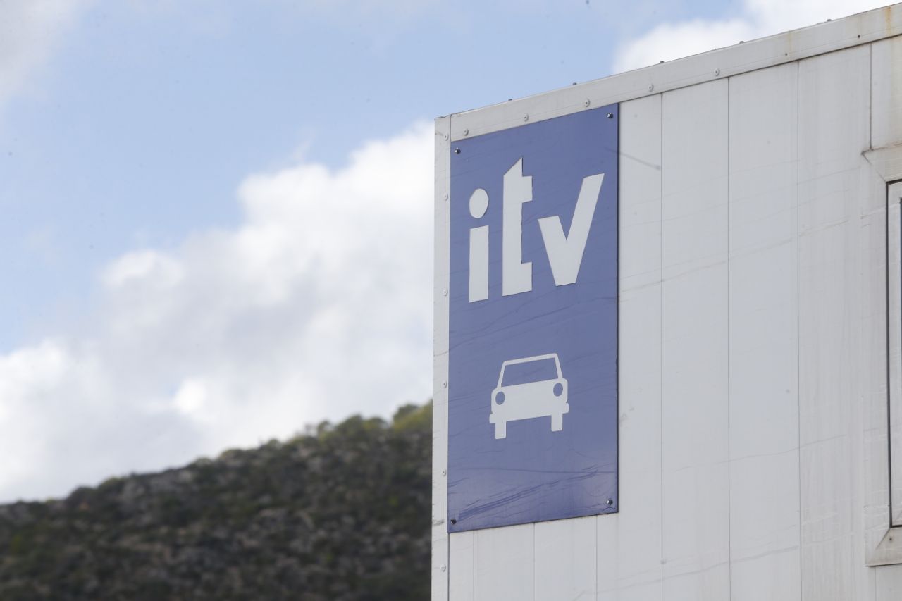  L’estació mòbil de la ITV de Calvià inspecciona prop de 4 mil vehicles en el primer mes de funcionament