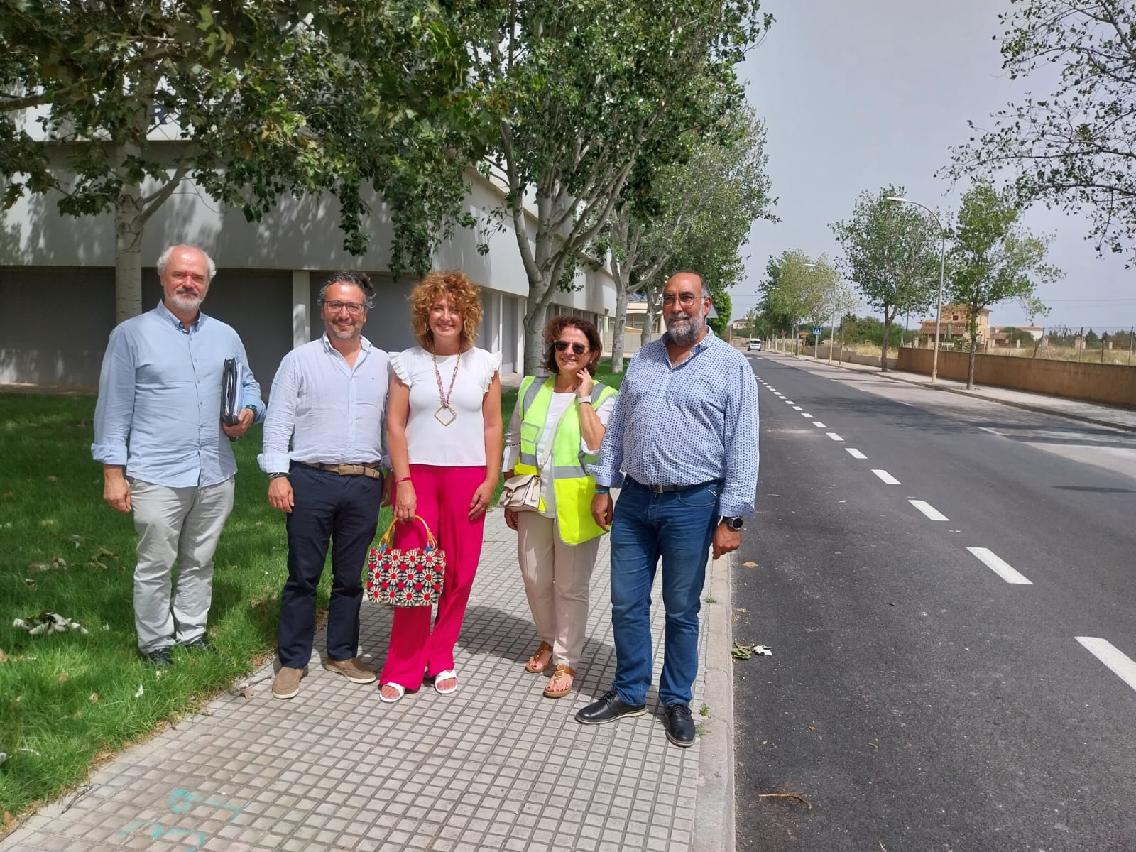 El conseller de Territori, Mobilitat i Infraestructures del Consell de Mallorca, Fernando Rubio, ha visitado las obras de la ronda de Porreres.