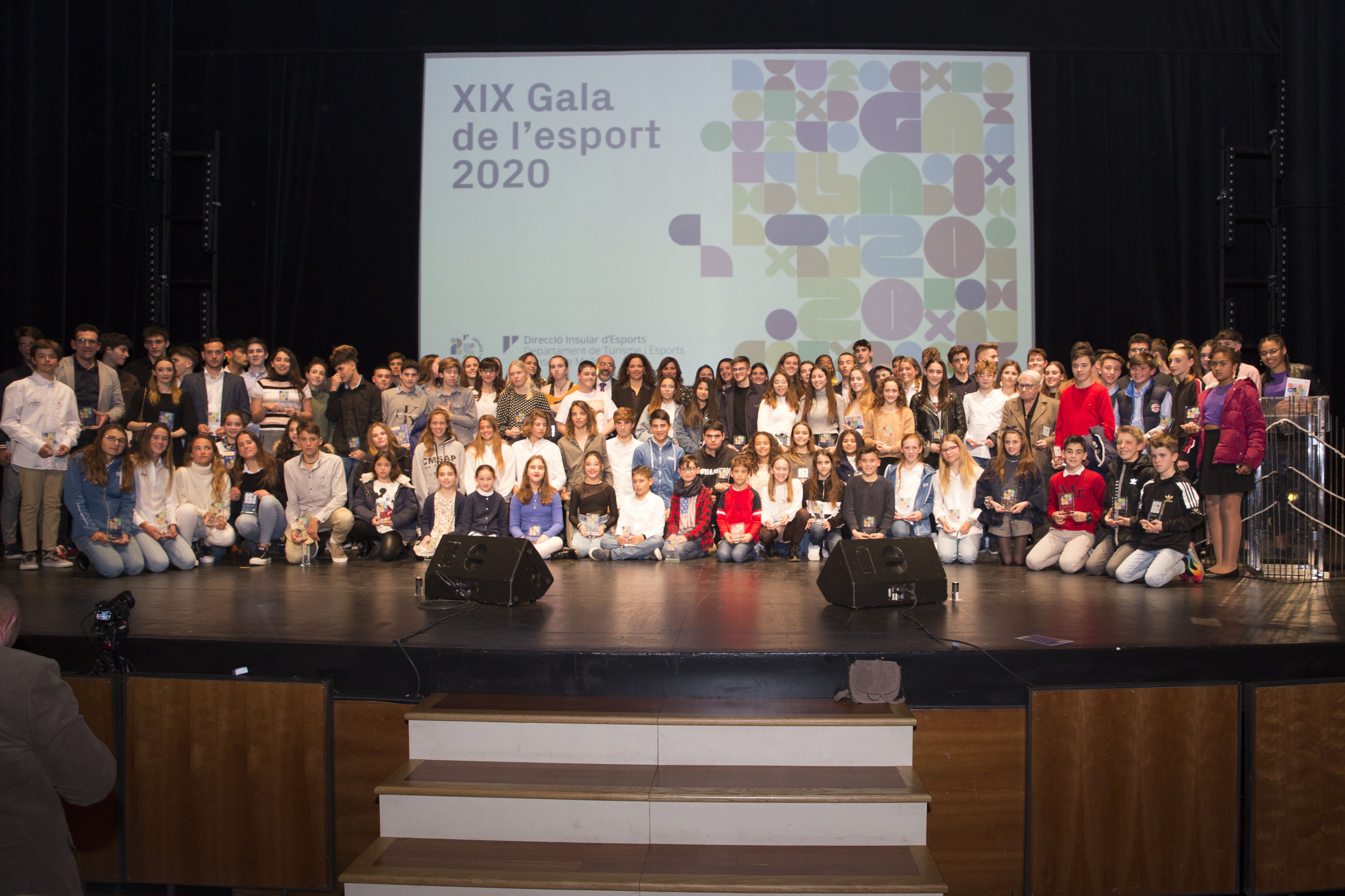 La XIX Gala de l’Esport del Consell reconeix el podi de més de cent vint joves esportistes mallorquins davant gairebé mil espectadors.