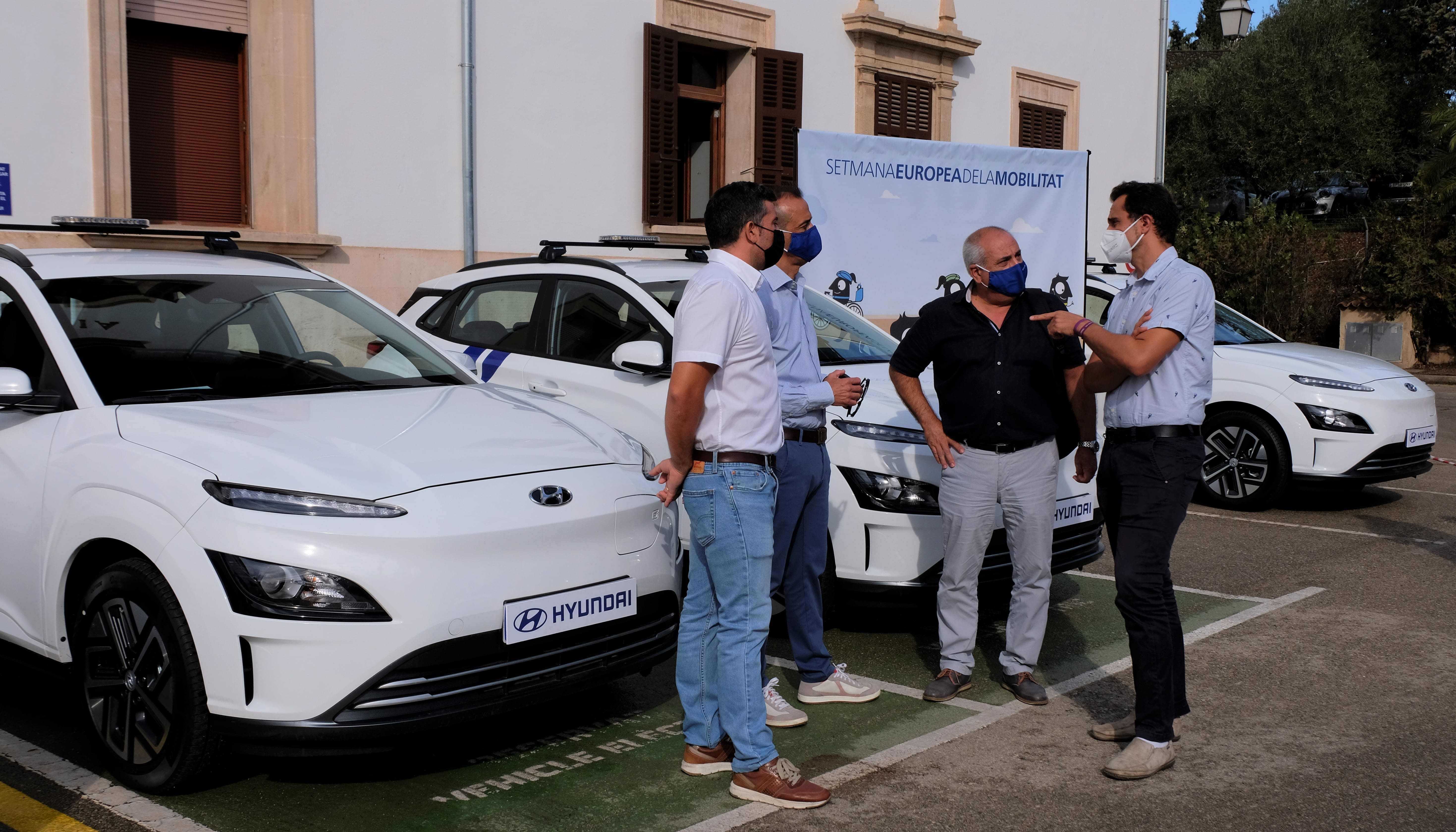 Sevillano amb els proveïdors dels cotxes elèctrics.
