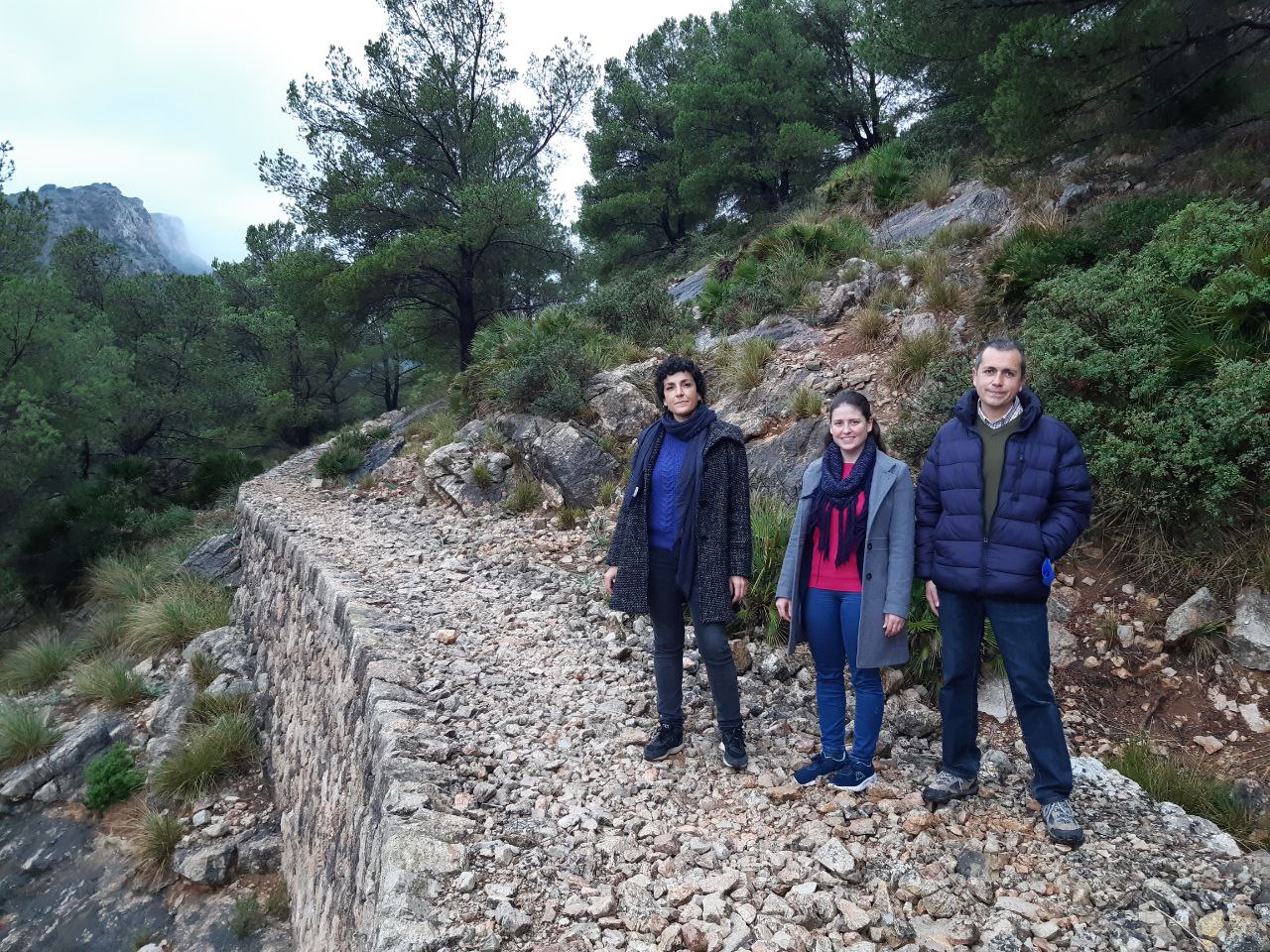 Inmaculada Férriz, directora insular de Medi Ambient, Aurora Ribot, vicepresidenta del Consell de Mallorca i consellera de Sostenibilitat i Medi Ambient, i Sergi Mulet, Coordinador d'Obres a Balears del Grupo Tragsa.