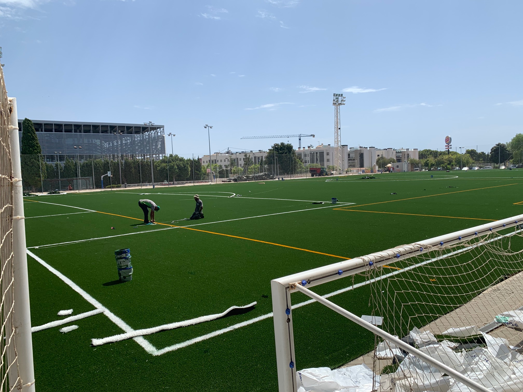 El Consell de Mallorca, a través de la Direcció Insular d’Esports, ha iniciat aquest mes d’agost el canvi de gespa del camp de futbol del poliesportiu de Sant Ferran.