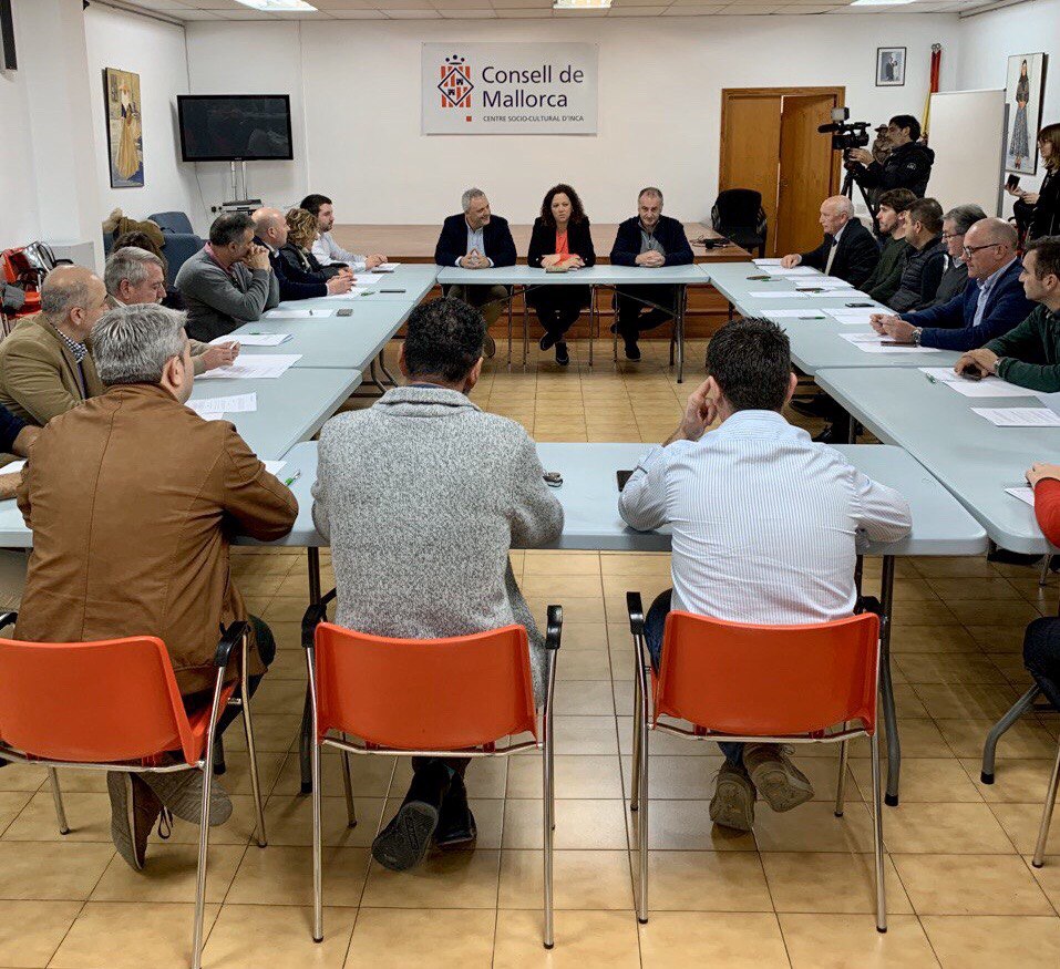 Acte de signatura de convenis entre el Consell de Mallorca i 20 ajuntaments de l'illa per les subvencions del Pla especial d'ajudes per a obres i serveis municipals 2019.