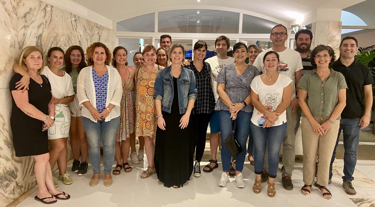 Una trentena de famílies Cangur de l’IMAS comparteixen experiències i reptes i reben formació especialitzada a una trobada a Alcúdia.